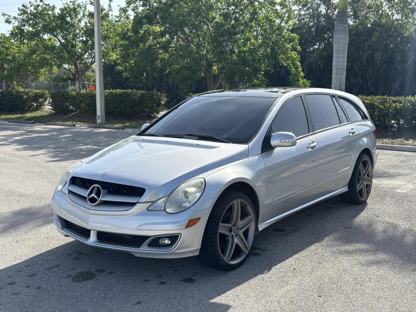 2006 SILVER /BLACK Mercedes-Benz R-Class R350 (4JGCB65E76A) with an 3.5L V6 DOHC 24V engine, 7-Speed Automatic Overdrive transmission, located at 11170 Summerlin Square Dr., Fort Myers Beach, FL, 33931, (239) 999-7777, 26.493546, -81.941628 - As Is Not Eligible for Buy Here Pay Here - Photo#0