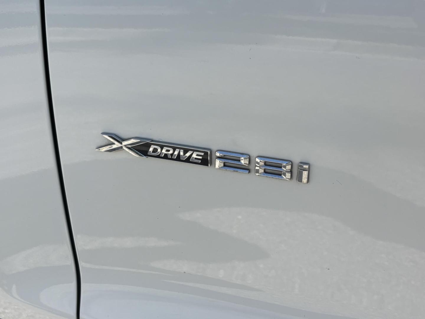 2016 WHITE /BROWN BMW X3 xDrive28i (5UXWX9C5XG0) with an 2.0L L4 DOHC 16V engine, 8-Speed Automatic transmission, located at 11170 Summerlin Square Dr., Fort Myers Beach, FL, 33931, (239) 999-7777, 26.493546, -81.941628 - We have financing available and we accept trades! Fill out a credit application on our website or come by today! If you have any questions, give us a call at (239) 999 - 7777 or visit our website at firstautocredit.com. 11170 Summerlin Square Dr, Fort Myers Beach, FL 33931 2 Owner No Damage - Photo#62