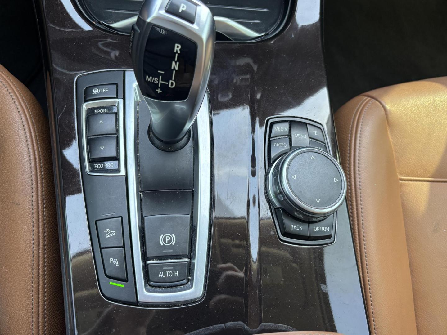 2016 WHITE /BROWN BMW X3 xDrive28i (5UXWX9C5XG0) with an 2.0L L4 DOHC 16V engine, 8-Speed Automatic transmission, located at 11170 Summerlin Square Dr., Fort Myers Beach, FL, 33931, (239) 999-7777, 26.493546, -81.941628 - We have financing available and we accept trades! Fill out a credit application on our website or come by today! If you have any questions, give us a call at (239) 999 - 7777 or visit our website at firstautocredit.com. 11170 Summerlin Square Dr, Fort Myers Beach, FL 33931 2 Owner No Damage - Photo#41