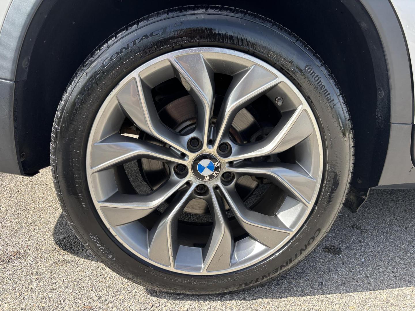 2016 WHITE /BROWN BMW X3 xDrive28i (5UXWX9C5XG0) with an 2.0L L4 DOHC 16V engine, 8-Speed Automatic transmission, located at 11170 Summerlin Square Dr., Fort Myers Beach, FL, 33931, (239) 999-7777, 26.493546, -81.941628 - We have financing available and we accept trades! Fill out a credit application on our website or come by today! If you have any questions, give us a call at (239) 999 - 7777 or visit our website at firstautocredit.com. 11170 Summerlin Square Dr, Fort Myers Beach, FL 33931 2 Owner No Damage - Photo#67