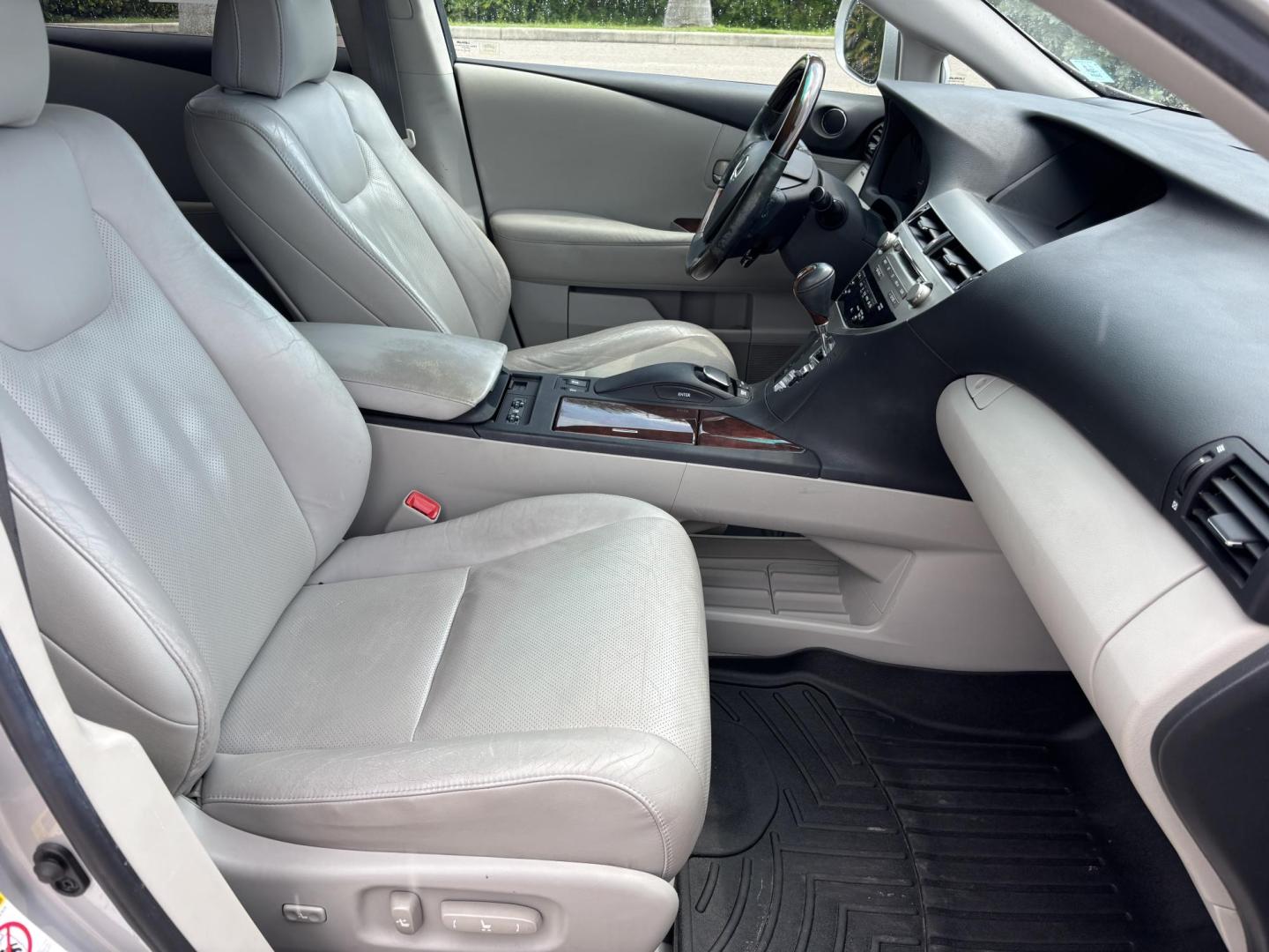 2010 SILVER /OYSTER Lexus RX 350 AWD (2T2BK1BA6AC) with an 3.5L V6 DOHC 24V engine, 5-Speed Automatic transmission, located at 11170 Summerlin Square Dr., Fort Myers Beach, FL, 33931, (239) 999-7777, 26.493546, -81.941628 - We have financing available and we accept trades! Fill out a credit application on our website or come by today! If you have any questions, give us a call at (239) 999 - 7777 or visit our website at firstautocredit.com. 11170 Summerlin Square Dr, Fort Myers Beach, FL 33931 Carfax 2 Owner M - Photo#11