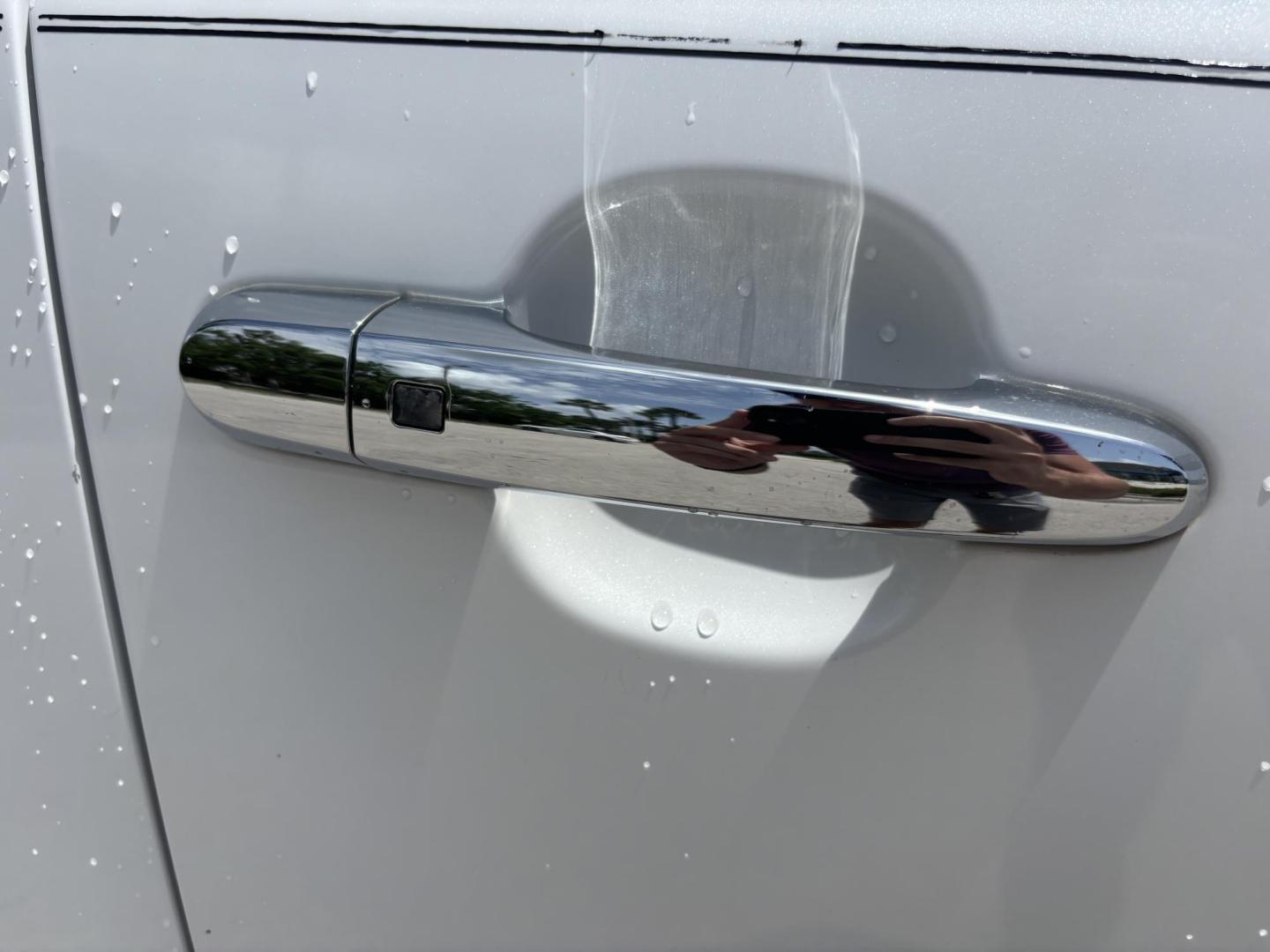 2014 WHITE /BLACK Kia Sorento SX V6 FWD (5XYKW4A72EG) with an 3.3L V6 DOHC 24V engine, 6-Speed Automatic transmission, located at 11170 Summerlin Square Dr., Fort Myers Beach, FL, 33931, (239) 999-7777, 26.493546, -81.941628 - We have financing available and we accept trades! Fill out a credit application on our website or come by today! If you have any questions, give us a call at (239) 999 - 7777 or visit our website at firstautocredit.com. 11170 Summerlin Square Dr, Fort Myers Beach, FL 33931 - Photo#40