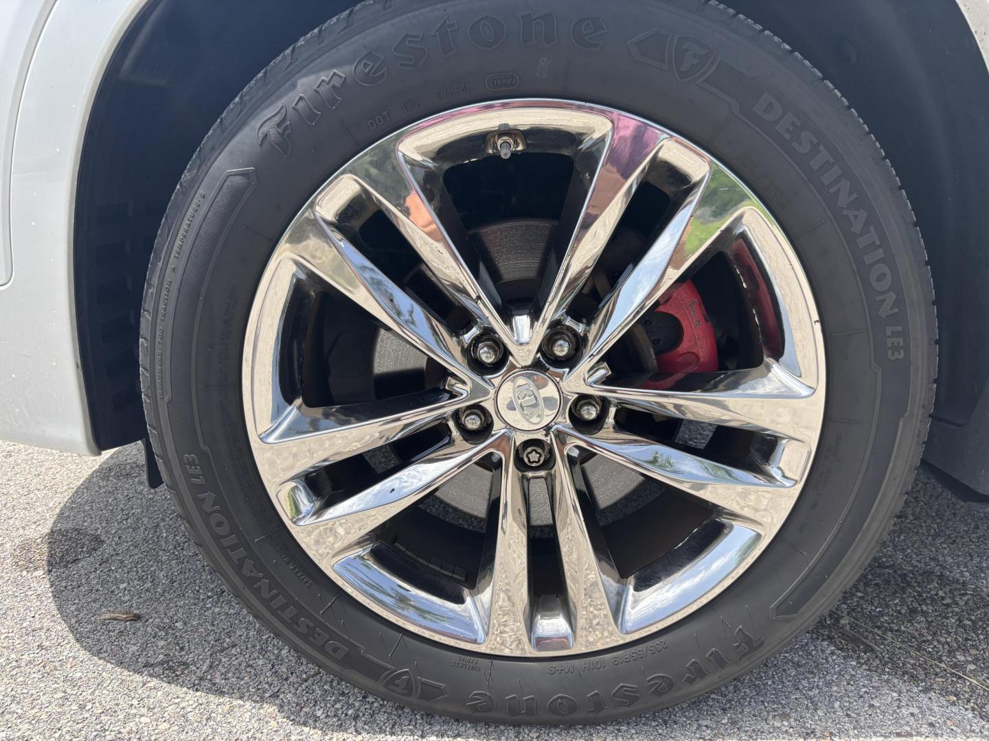 2014 WHITE /BLACK Kia Sorento SX V6 FWD (5XYKW4A72EG) with an 3.3L V6 DOHC 24V engine, 6-Speed Automatic transmission, located at 11170 Summerlin Square Dr., Fort Myers Beach, FL, 33931, (239) 999-7777, 26.493546, -81.941628 - We have financing available and we accept trades! Fill out a credit application on our website or come by today! If you have any questions, give us a call at (239) 999 - 7777 or visit our website at firstautocredit.com. 11170 Summerlin Square Dr, Fort Myers Beach, FL 33931 - Photo#48