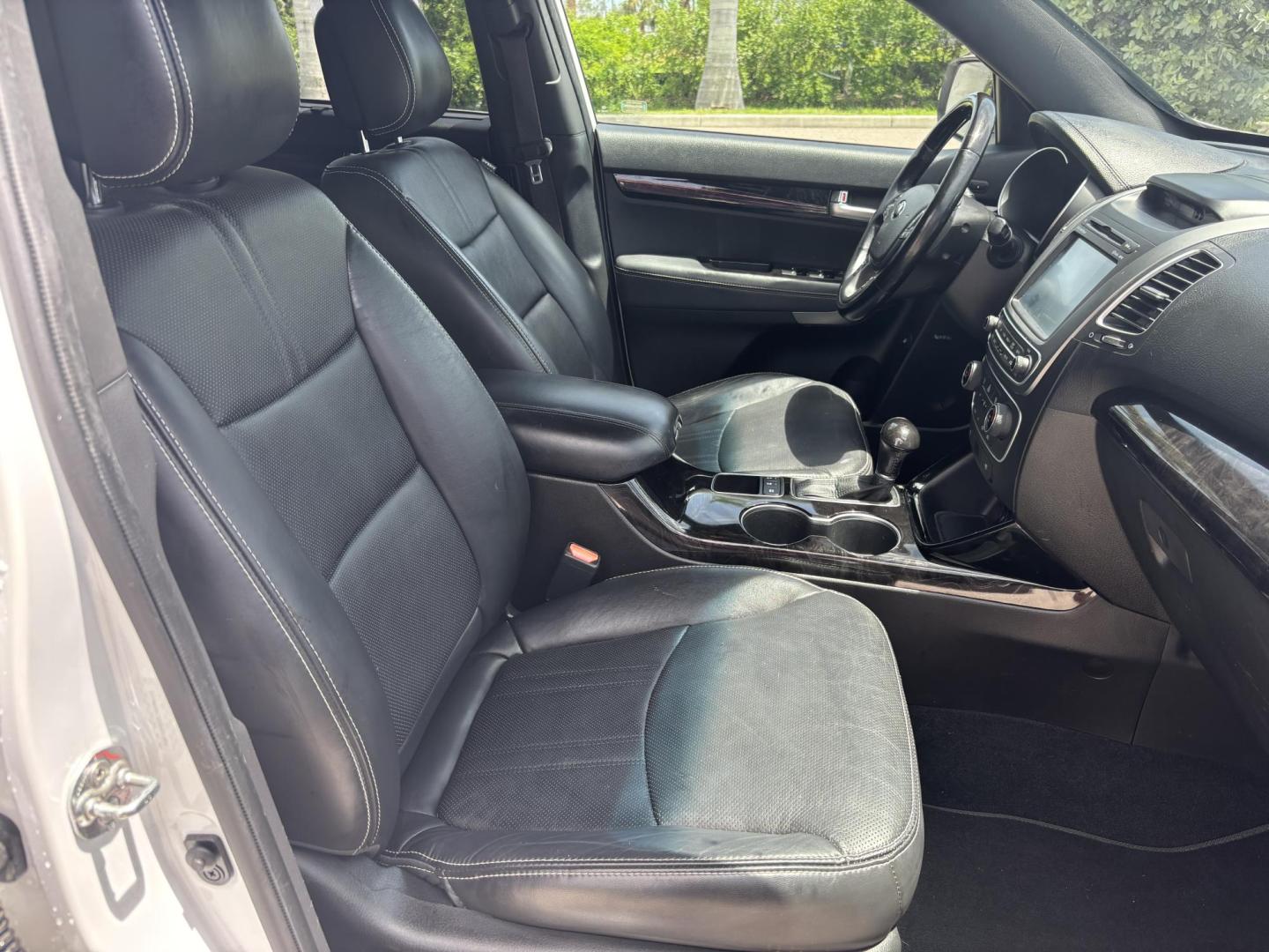2014 WHITE /BLACK Kia Sorento SX V6 FWD (5XYKW4A72EG) with an 3.3L V6 DOHC 24V engine, 6-Speed Automatic transmission, located at 11170 Summerlin Square Dr., Fort Myers Beach, FL, 33931, (239) 999-7777, 26.493546, -81.941628 - We have financing available and we accept trades! Fill out a credit application on our website or come by today! If you have any questions, give us a call at (239) 999 - 7777 or visit our website at firstautocredit.com. 11170 Summerlin Square Dr, Fort Myers Beach, FL 33931 - Photo#19