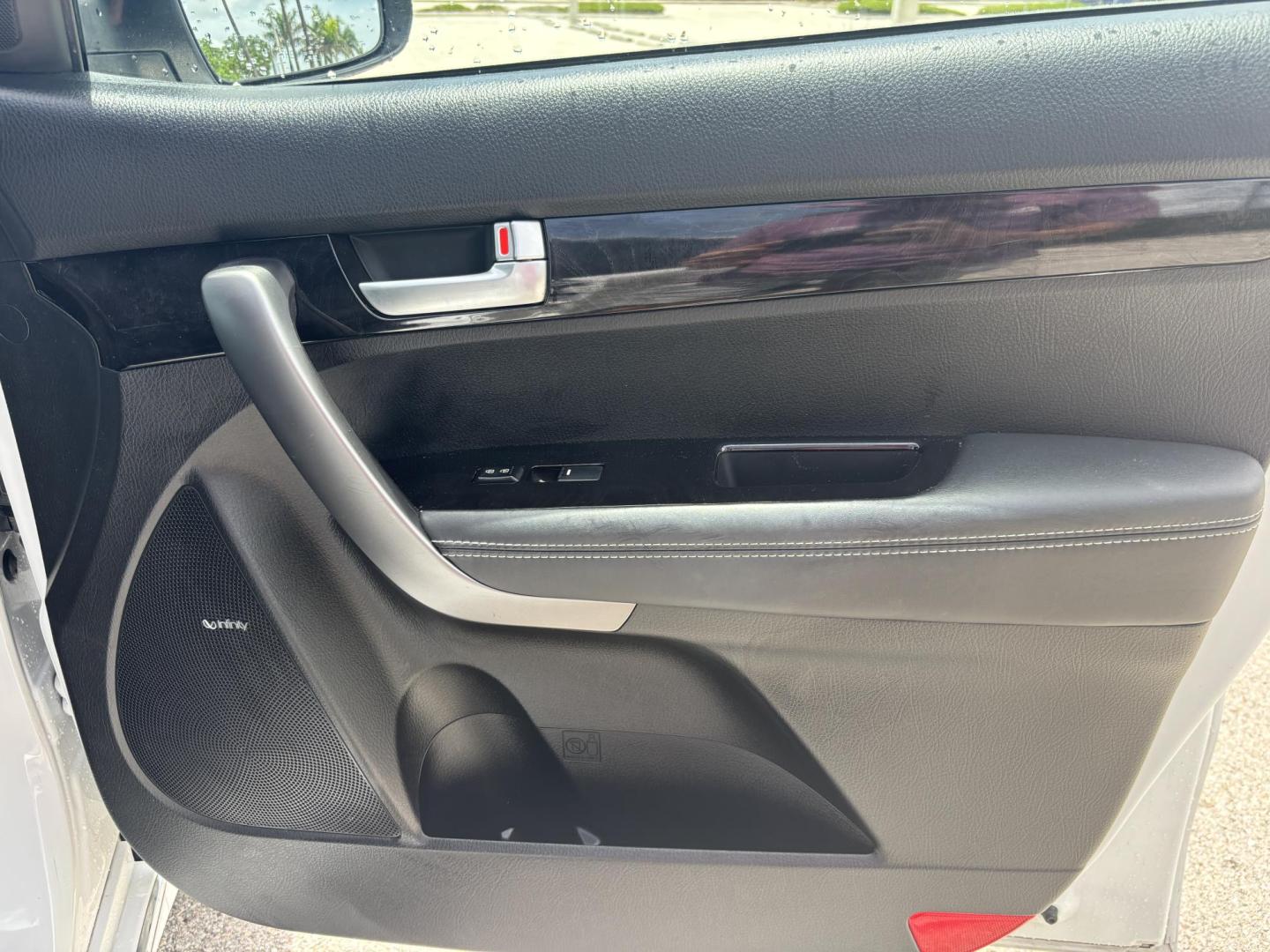 2014 WHITE /BLACK Kia Sorento SX V6 FWD (5XYKW4A72EG) with an 3.3L V6 DOHC 24V engine, 6-Speed Automatic transmission, located at 11170 Summerlin Square Dr., Fort Myers Beach, FL, 33931, (239) 999-7777, 26.493546, -81.941628 - We have financing available and we accept trades! Fill out a credit application on our website or come by today! If you have any questions, give us a call at (239) 999 - 7777 or visit our website at firstautocredit.com. 11170 Summerlin Square Dr, Fort Myers Beach, FL 33931 - Photo#37