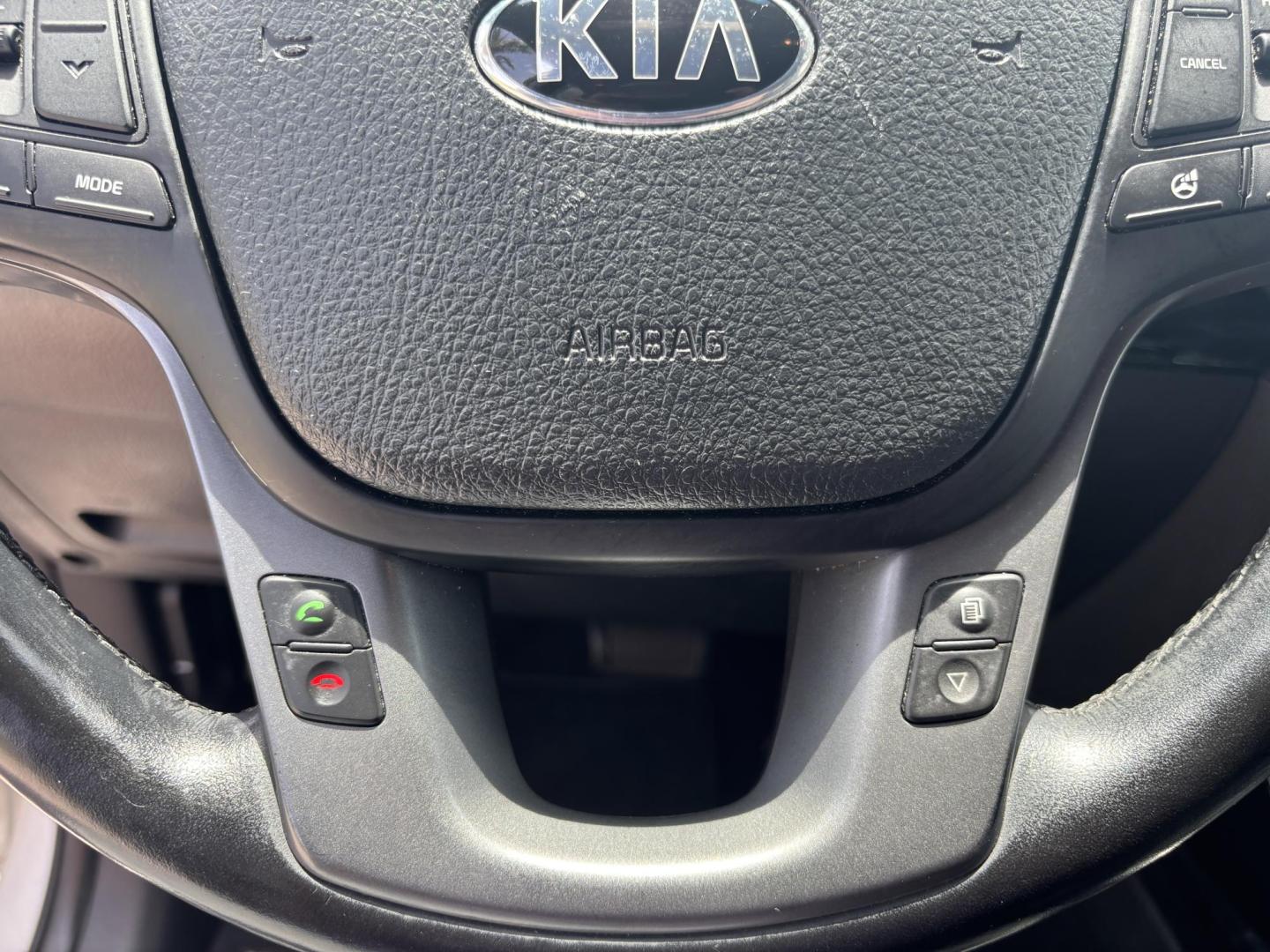 2014 WHITE /BLACK Kia Sorento SX V6 FWD (5XYKW4A72EG) with an 3.3L V6 DOHC 24V engine, 6-Speed Automatic transmission, located at 11170 Summerlin Square Dr., Fort Myers Beach, FL, 33931, (239) 999-7777, 26.493546, -81.941628 - We have financing available and we accept trades! Fill out a credit application on our website or come by today! If you have any questions, give us a call at (239) 999 - 7777 or visit our website at firstautocredit.com. 11170 Summerlin Square Dr, Fort Myers Beach, FL 33931 - Photo#30