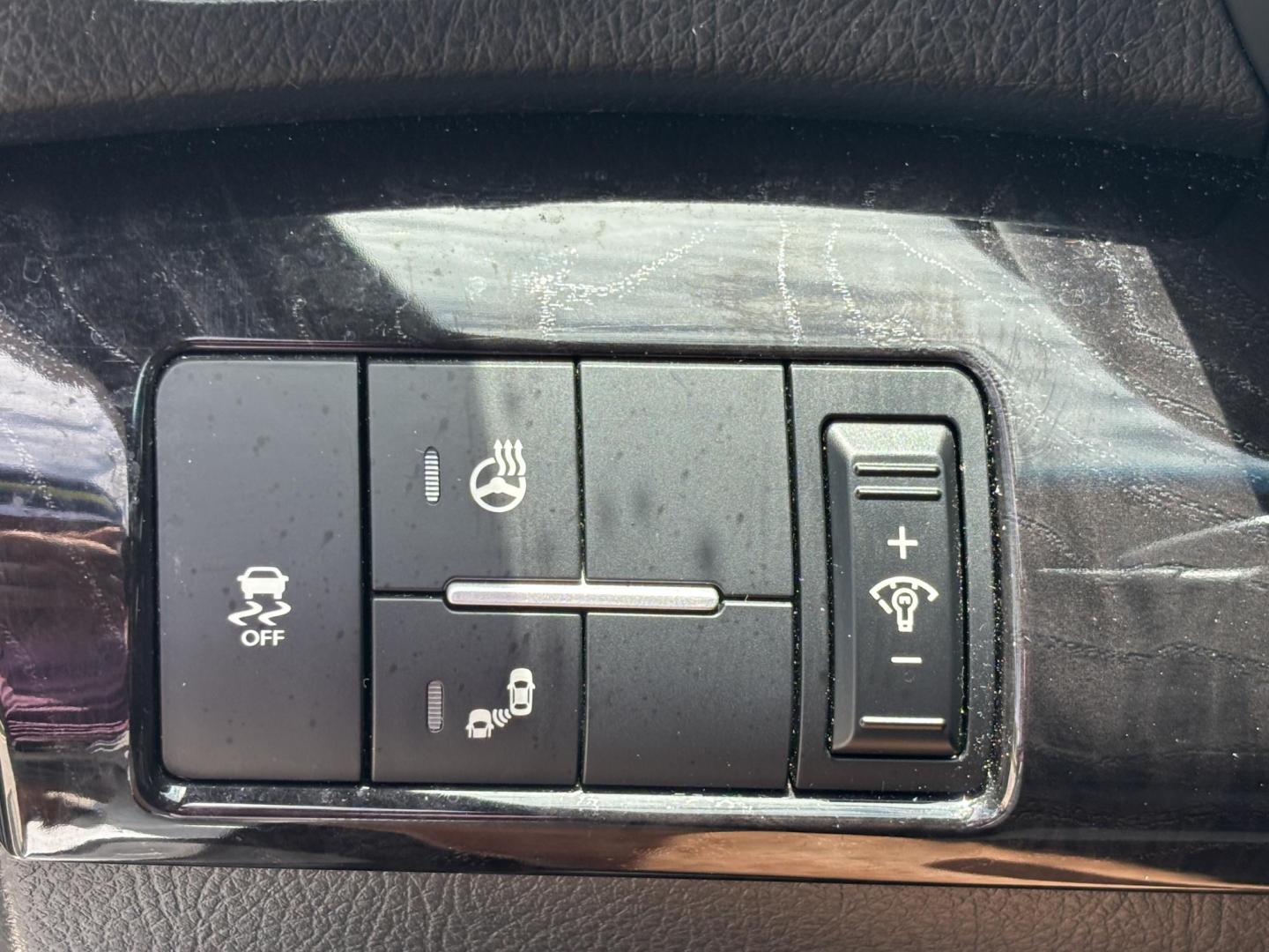 2014 WHITE /BLACK Kia Sorento SX V6 FWD (5XYKW4A72EG) with an 3.3L V6 DOHC 24V engine, 6-Speed Automatic transmission, located at 11170 Summerlin Square Dr., Fort Myers Beach, FL, 33931, (239) 999-7777, 26.493546, -81.941628 - We have financing available and we accept trades! Fill out a credit application on our website or come by today! If you have any questions, give us a call at (239) 999 - 7777 or visit our website at firstautocredit.com. 11170 Summerlin Square Dr, Fort Myers Beach, FL 33931 - Photo#14