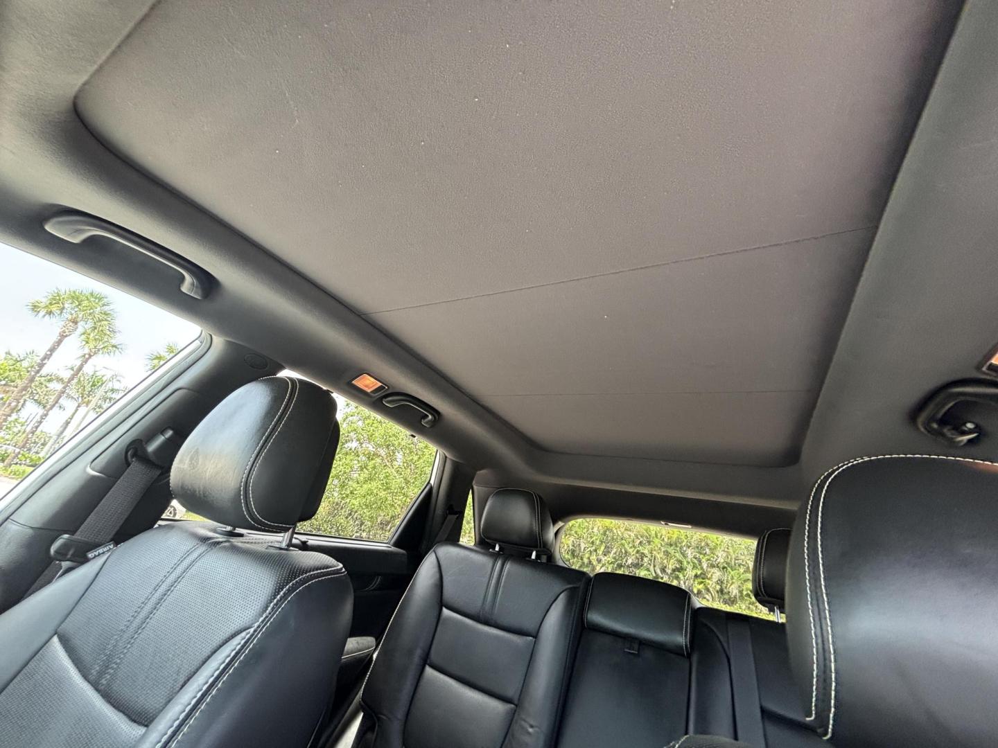 2014 WHITE /BLACK Kia Sorento SX V6 FWD (5XYKW4A72EG) with an 3.3L V6 DOHC 24V engine, 6-Speed Automatic transmission, located at 11170 Summerlin Square Dr., Fort Myers Beach, FL, 33931, (239) 999-7777, 26.493546, -81.941628 - We have financing available and we accept trades! Fill out a credit application on our website or come by today! If you have any questions, give us a call at (239) 999 - 7777 or visit our website at firstautocredit.com. 11170 Summerlin Square Dr, Fort Myers Beach, FL 33931 - Photo#9