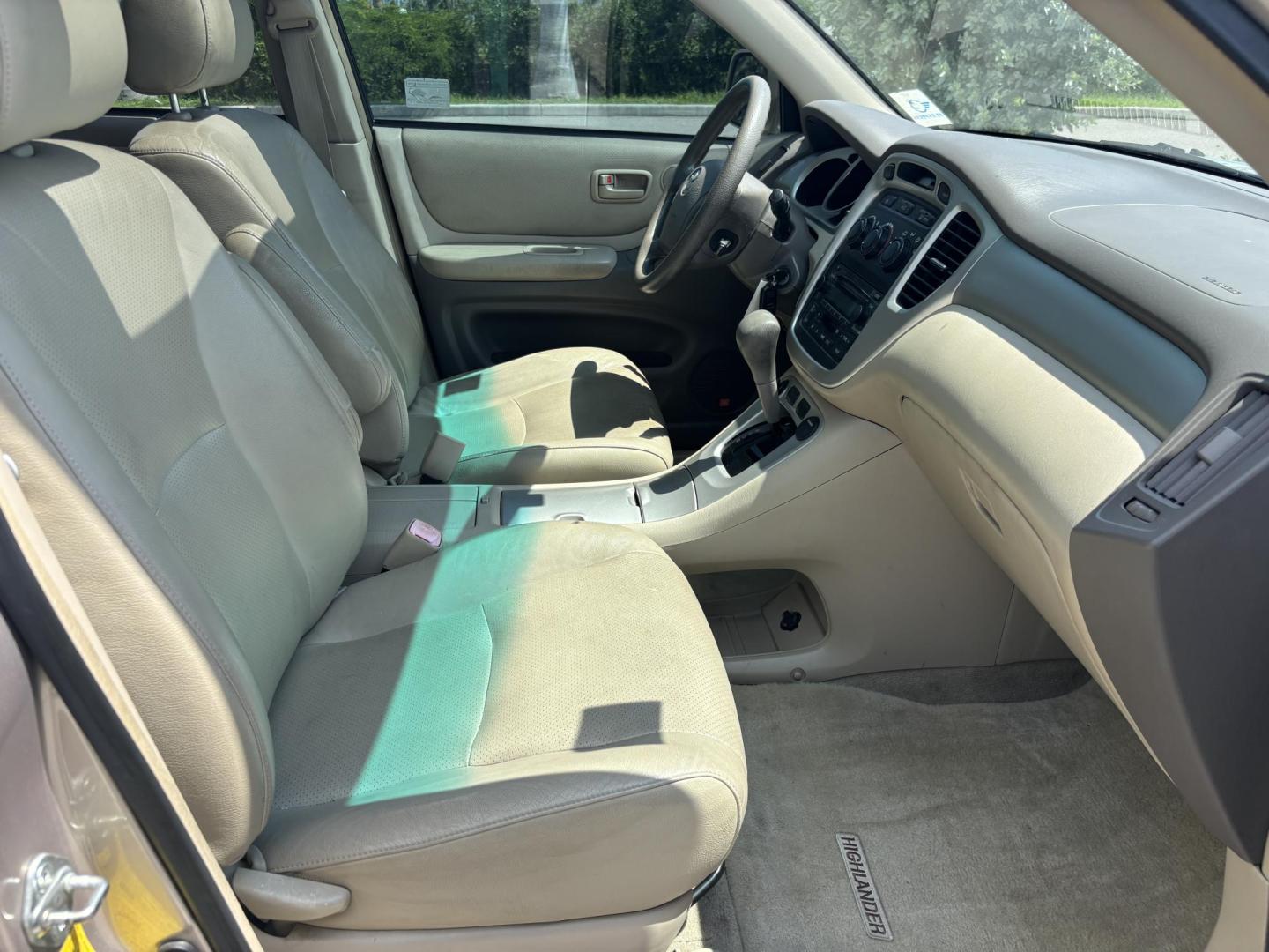 2007 GOLD /BEIGE Toyota Highlander Hybrid 2WD (JTEGW21A570) with an 3.3L V6 DOHC 24V HYBRID engine, CVT transmission, located at 11170 Summerlin Square Dr., Fort Myers Beach, FL, 33931, (239) 999-7777, 26.493546, -81.941628 - We have financing available and we accept trades! Fill out a credit application on our website or come by today! If you have any questions, give us a call at (239) 999 - 7777 or visit our website at firstautocredit.com. 11170 Summerlin Square Dr, Fort Myers Beach, FL 33931 Carfax 1 Owner 3 - Photo#9