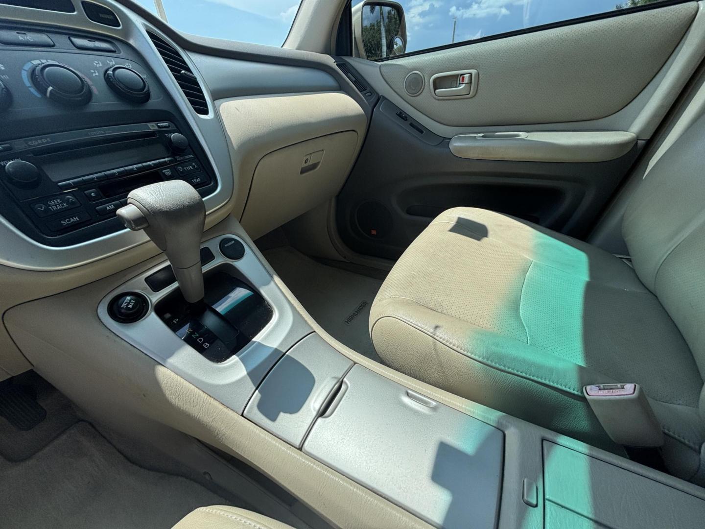 2007 GOLD /BEIGE Toyota Highlander Hybrid 2WD (JTEGW21A570) with an 3.3L V6 DOHC 24V HYBRID engine, CVT transmission, located at 11170 Summerlin Square Dr., Fort Myers Beach, FL, 33931, (239) 999-7777, 26.493546, -81.941628 - We have financing available and we accept trades! Fill out a credit application on our website or come by today! If you have any questions, give us a call at (239) 999 - 7777 or visit our website at firstautocredit.com. 11170 Summerlin Square Dr, Fort Myers Beach, FL 33931 Carfax 1 Owner 3 - Photo#8