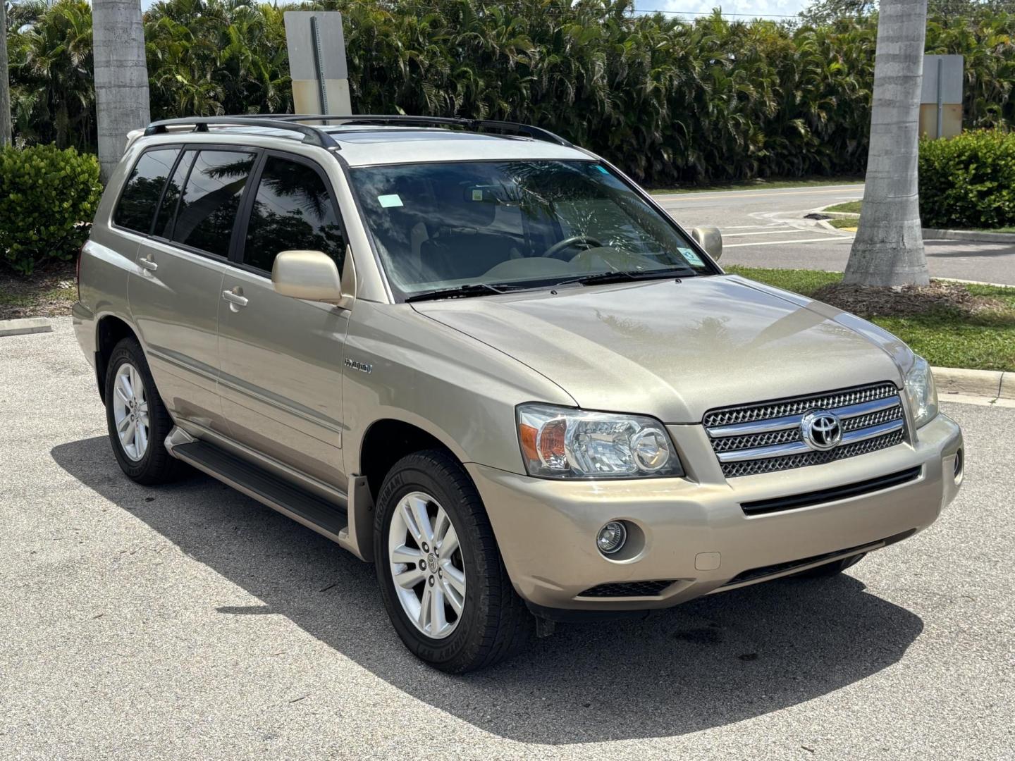 2007 GOLD /BEIGE Toyota Highlander Hybrid 2WD (JTEGW21A570) with an 3.3L V6 DOHC 24V HYBRID engine, CVT transmission, located at 11170 Summerlin Square Dr., Fort Myers Beach, FL, 33931, (239) 999-7777, 26.493546, -81.941628 - We have financing available and we accept trades! Fill out a credit application on our website or come by today! If you have any questions, give us a call at (239) 999 - 7777 or visit our website at firstautocredit.com. 11170 Summerlin Square Dr, Fort Myers Beach, FL 33931 Carfax 1 Owner 3 - Photo#2