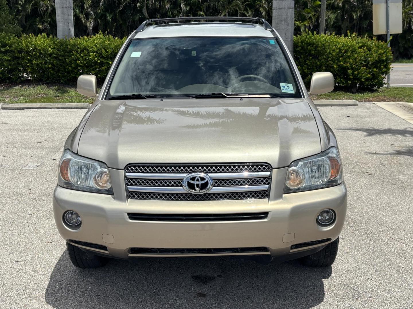 2007 GOLD /BEIGE Toyota Highlander Hybrid 2WD (JTEGW21A570) with an 3.3L V6 DOHC 24V HYBRID engine, CVT transmission, located at 11170 Summerlin Square Dr., Fort Myers Beach, FL, 33931, (239) 999-7777, 26.493546, -81.941628 - We have financing available and we accept trades! Fill out a credit application on our website or come by today! If you have any questions, give us a call at (239) 999 - 7777 or visit our website at firstautocredit.com. 11170 Summerlin Square Dr, Fort Myers Beach, FL 33931 Carfax 1 Owner 3 - Photo#1