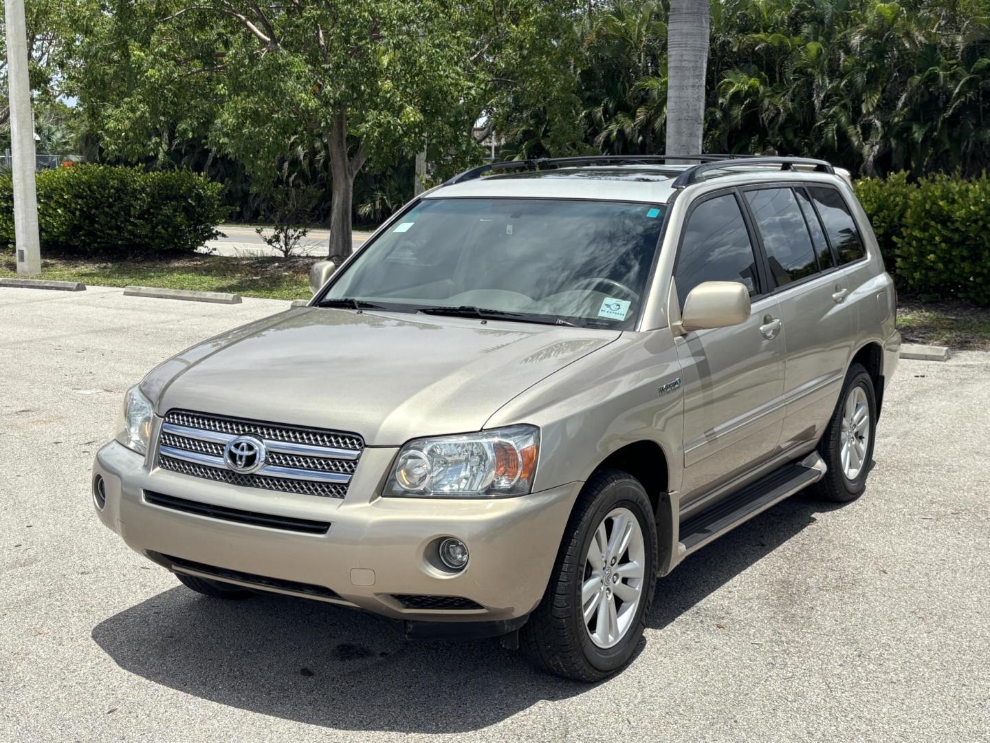 2007 GOLD /BEIGE Toyota Highlander Hybrid 2WD (JTEGW21A570) with an 3.3L V6 DOHC 24V HYBRID engine, CVT transmission, located at 11170 Summerlin Square Dr., Fort Myers Beach, FL, 33931, (239) 999-7777, 26.493546, -81.941628 - We have financing available and we accept trades! Fill out a credit application on our website or come by today! If you have any questions, give us a call at (239) 999 - 7777 or visit our website at firstautocredit.com. 11170 Summerlin Square Dr, Fort Myers Beach, FL 33931 Carfax 1 Owner 3 - Photo#0