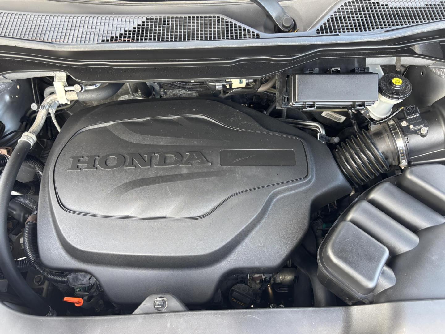 2018 GRAY /BLACK Honda Ridgeline RTL (5FPYK2F58JB) with an 3.5L V6 SOHC 24V engine, 6A transmission, located at 11170 Summerlin Square Dr., Fort Myers Beach, FL, 33931, (239) 999-7777, 26.493546, -81.941628 - We have financing available and we accept trades! Fill out a credit application on our website or come by today! If you have any questions, give us a call at (239) 999 - 7777 or visit our website at firstautocredit.com. 11170 Summerlin Square Dr, Fort Myers Beach, FL 33931 - Photo#36