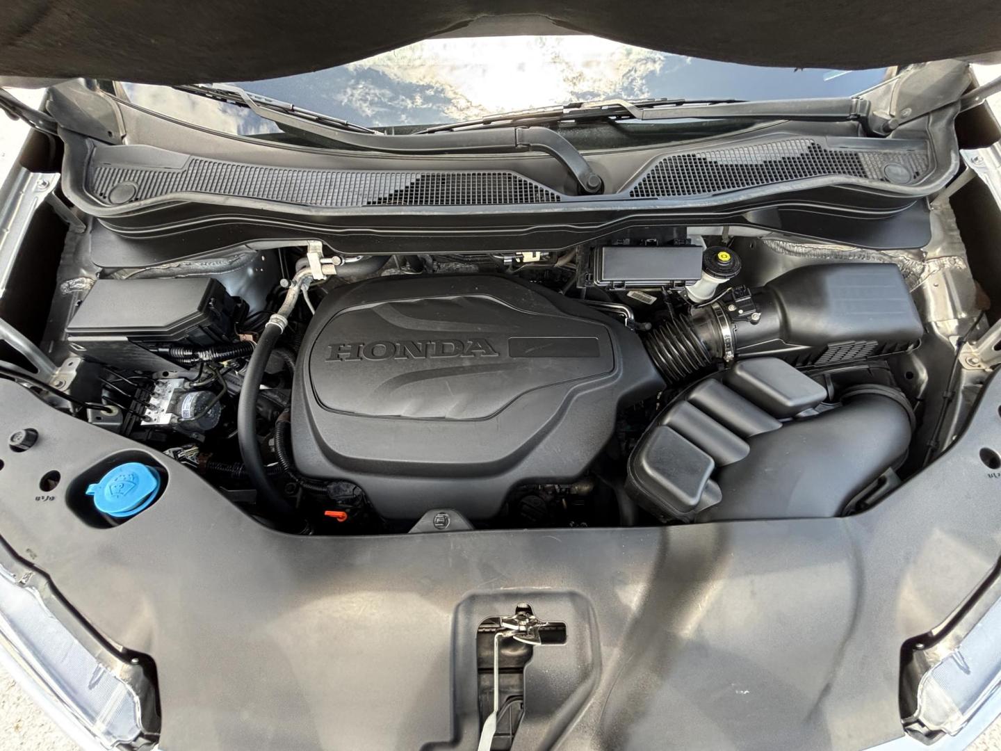 2018 GRAY /BLACK Honda Ridgeline RTL (5FPYK2F58JB) with an 3.5L V6 SOHC 24V engine, 6A transmission, located at 11170 Summerlin Square Dr., Fort Myers Beach, FL, 33931, (239) 999-7777, 26.493546, -81.941628 - We have financing available and we accept trades! Fill out a credit application on our website or come by today! If you have any questions, give us a call at (239) 999 - 7777 or visit our website at firstautocredit.com. 11170 Summerlin Square Dr, Fort Myers Beach, FL 33931 - Photo#37