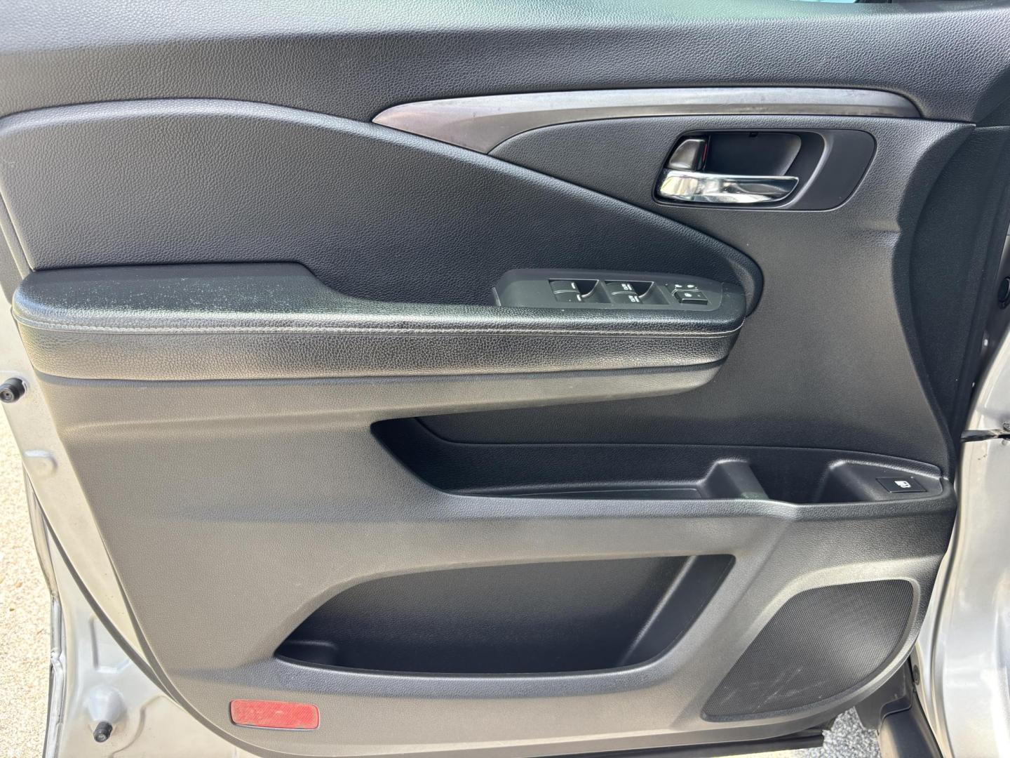 2018 GRAY /BLACK Honda Ridgeline RTL (5FPYK2F58JB) with an 3.5L V6 SOHC 24V engine, 6A transmission, located at 11170 Summerlin Square Dr., Fort Myers Beach, FL, 33931, (239) 999-7777, 26.493546, -81.941628 - We have financing available and we accept trades! Fill out a credit application on our website or come by today! If you have any questions, give us a call at (239) 999 - 7777 or visit our website at firstautocredit.com. 11170 Summerlin Square Dr, Fort Myers Beach, FL 33931 - Photo#32