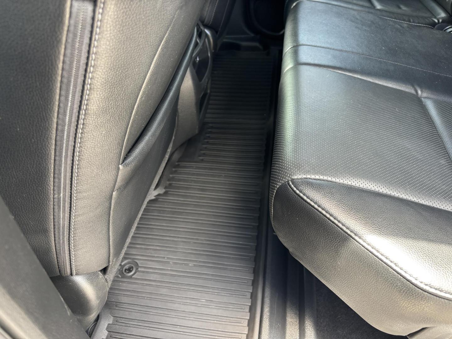 2018 GRAY /BLACK Honda Ridgeline RTL (5FPYK2F58JB) with an 3.5L V6 SOHC 24V engine, 6A transmission, located at 11170 Summerlin Square Dr., Fort Myers Beach, FL, 33931, (239) 999-7777, 26.493546, -81.941628 - We have financing available and we accept trades! Fill out a credit application on our website or come by today! If you have any questions, give us a call at (239) 999 - 7777 or visit our website at firstautocredit.com. 11170 Summerlin Square Dr, Fort Myers Beach, FL 33931 - Photo#18