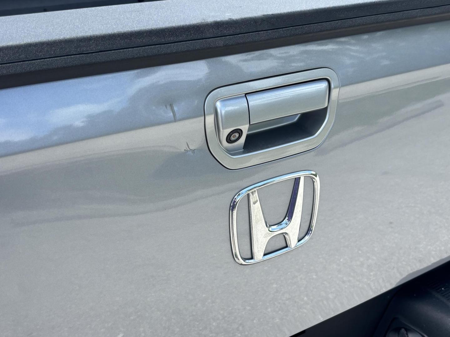 2018 GRAY /BLACK Honda Ridgeline RTL (5FPYK2F58JB) with an 3.5L V6 SOHC 24V engine, 6A transmission, located at 11170 Summerlin Square Dr., Fort Myers Beach, FL, 33931, (239) 999-7777, 26.493546, -81.941628 - We have financing available and we accept trades! Fill out a credit application on our website or come by today! If you have any questions, give us a call at (239) 999 - 7777 or visit our website at firstautocredit.com. 11170 Summerlin Square Dr, Fort Myers Beach, FL 33931 - Photo#38