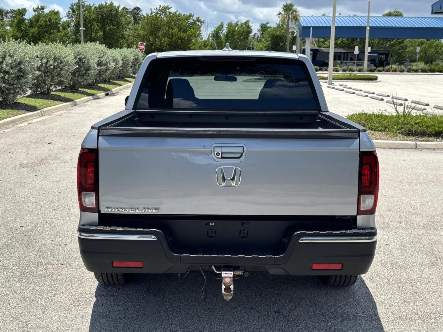 2018 GRAY /BLACK Honda Ridgeline RTL (5FPYK2F58JB) with an 3.5L V6 SOHC 24V engine, 6A transmission, located at 11170 Summerlin Square Dr., Fort Myers Beach, FL, 33931, (239) 999-7777, 26.493546, -81.941628 - We have financing available and we accept trades! Fill out a credit application on our website or come by today! If you have any questions, give us a call at (239) 999 - 7777 or visit our website at firstautocredit.com. 11170 Summerlin Square Dr, Fort Myers Beach, FL 33931 - Photo#5
