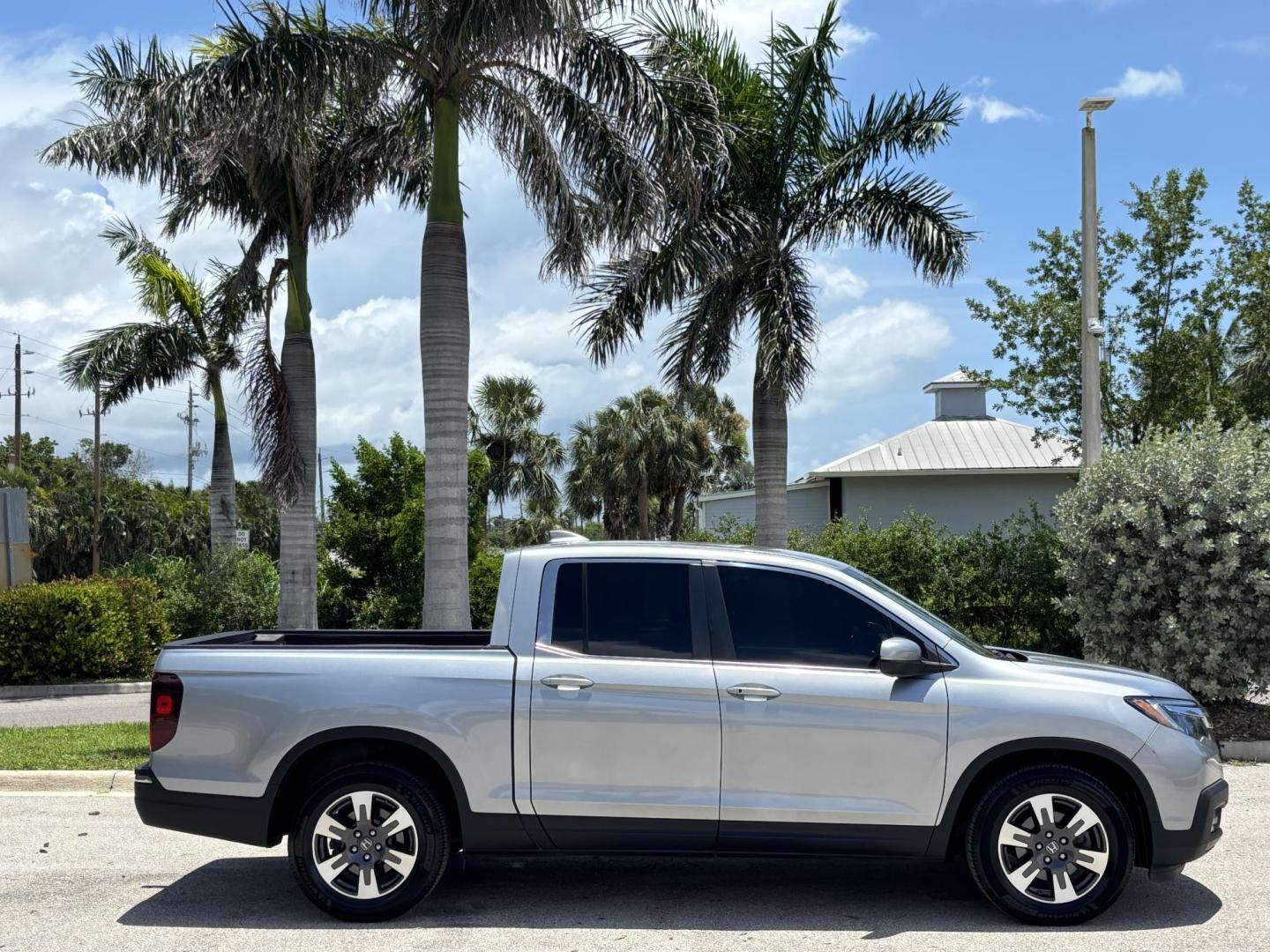 2018 GRAY /BLACK Honda Ridgeline RTL (5FPYK2F58JB) with an 3.5L V6 SOHC 24V engine, 6A transmission, located at 11170 Summerlin Square Dr., Fort Myers Beach, FL, 33931, (239) 999-7777, 26.493546, -81.941628 - We have financing available and we accept trades! Fill out a credit application on our website or come by today! If you have any questions, give us a call at (239) 999 - 7777 or visit our website at firstautocredit.com. 11170 Summerlin Square Dr, Fort Myers Beach, FL 33931 - Photo#3