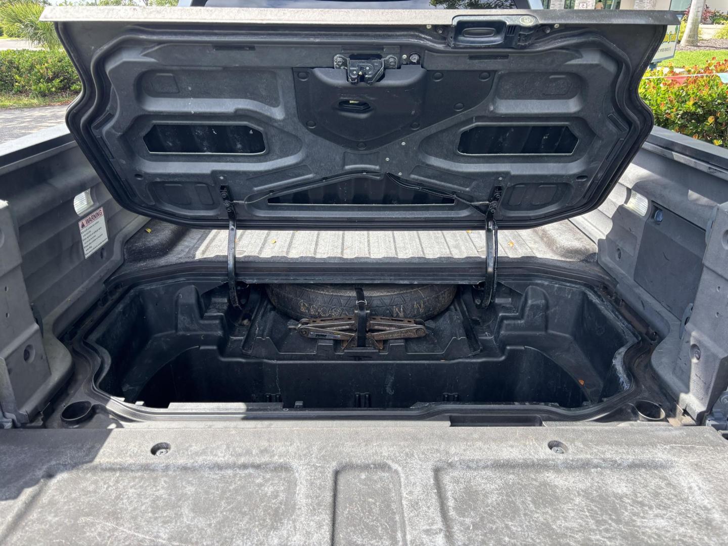2018 GRAY /BLACK Honda Ridgeline RTL (5FPYK2F58JB) with an 3.5L V6 SOHC 24V engine, 6A transmission, located at 11170 Summerlin Square Dr., Fort Myers Beach, FL, 33931, (239) 999-7777, 26.493546, -81.941628 - We have financing available and we accept trades! Fill out a credit application on our website or come by today! If you have any questions, give us a call at (239) 999 - 7777 or visit our website at firstautocredit.com. 11170 Summerlin Square Dr, Fort Myers Beach, FL 33931 - Photo#11