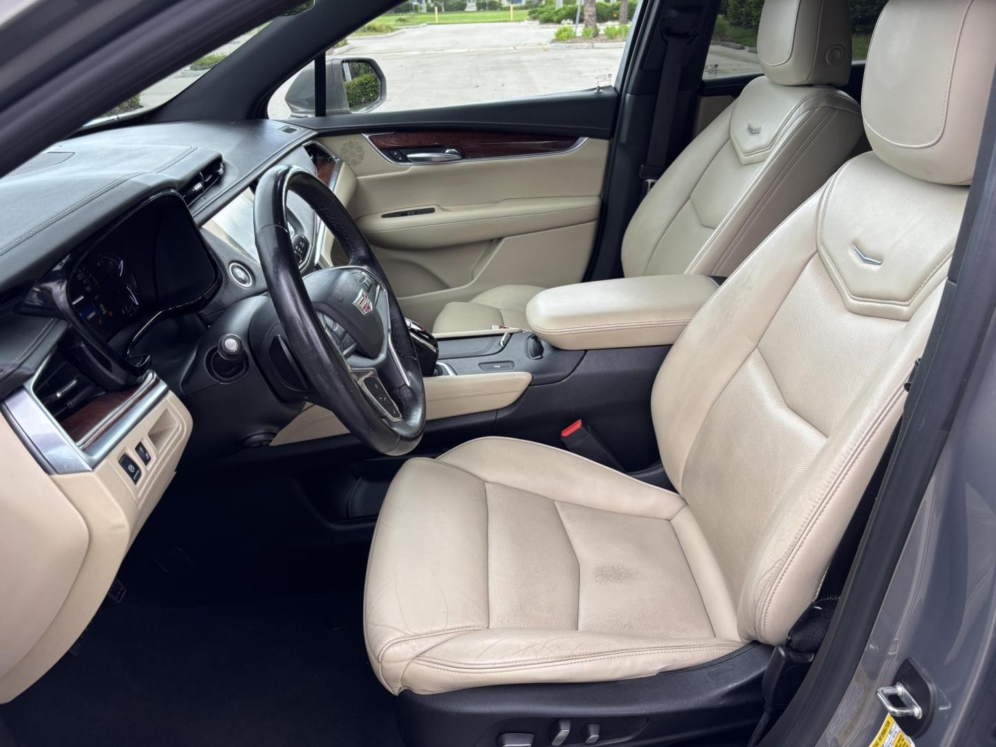 2018 BROWN /TAN Cadillac XT5 Luxury (1GYKNCRS5JZ) with an 3.6L V6 DOHC 24V engine, 8A transmission, located at 11170 Summerlin Square Dr., Fort Myers Beach, FL, 33931, (239) 999-7777, 26.493546, -81.941628 - We have financing available and we accept trades! Fill out a credit application on our website or come by today! If you have any questions, give us a call at (239) 999 - 7777 or visit our website at firstautocredit.com. 11170 Summerlin Square Dr, Fort Myers Beach, FL 33931 Carfax 1 Owner C - Photo#9
