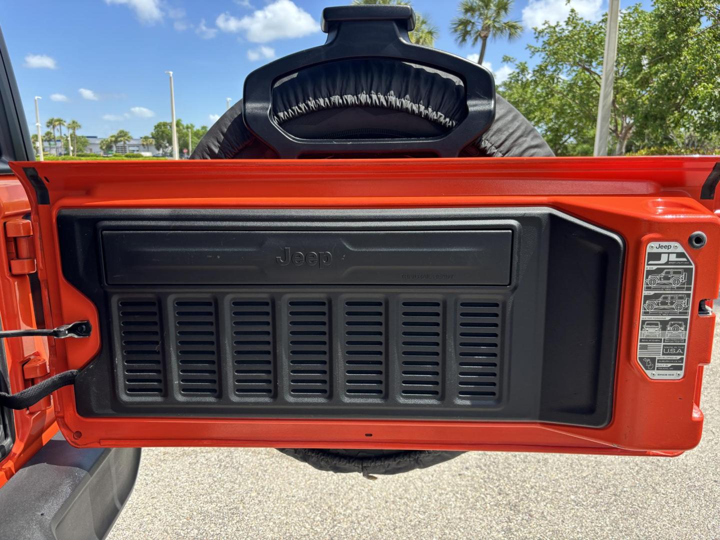 2018 ORANGE /charcoal Jeep Wrangler Unlimited Sport (1C4HJXDN1JW) with an 2.0L L4 DOHC 16V TURBO engine, 6A transmission, located at 11170 Summerlin Square Dr., Fort Myers Beach, FL, 33931, (239) 999-7777, 26.493546, -81.941628 - We have financing available and we accept trades! Fill out a credit application on our website or come by today! If you have any questions, give us a call at (239) 999 - 7777 or visit our website at firstautocredit.com. 11170 Summerlin Square Dr, Fort Myers Beach, FL 33931 No Damage No Acci - Photo#46