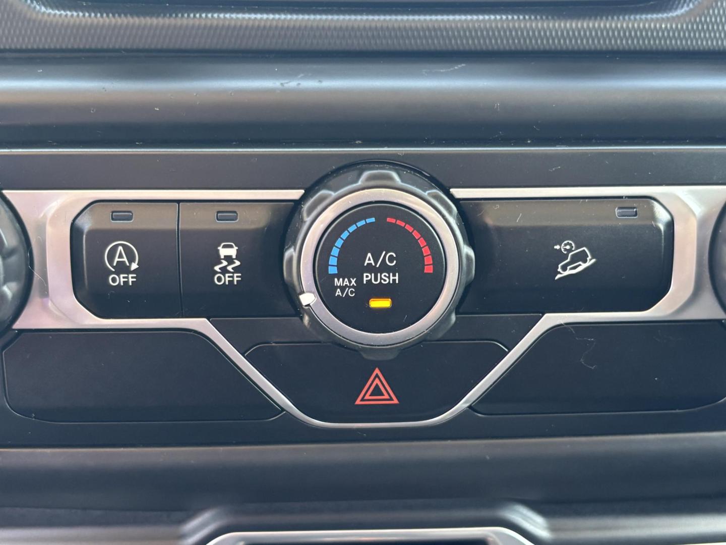 2018 ORANGE /charcoal Jeep Wrangler Unlimited Sport (1C4HJXDN1JW) with an 2.0L L4 DOHC 16V TURBO engine, 6A transmission, located at 11170 Summerlin Square Dr., Fort Myers Beach, FL, 33931, (239) 999-7777, 26.493546, -81.941628 - We have financing available and we accept trades! Fill out a credit application on our website or come by today! If you have any questions, give us a call at (239) 999 - 7777 or visit our website at firstautocredit.com. 11170 Summerlin Square Dr, Fort Myers Beach, FL 33931 No Damage No Acci - Photo#27