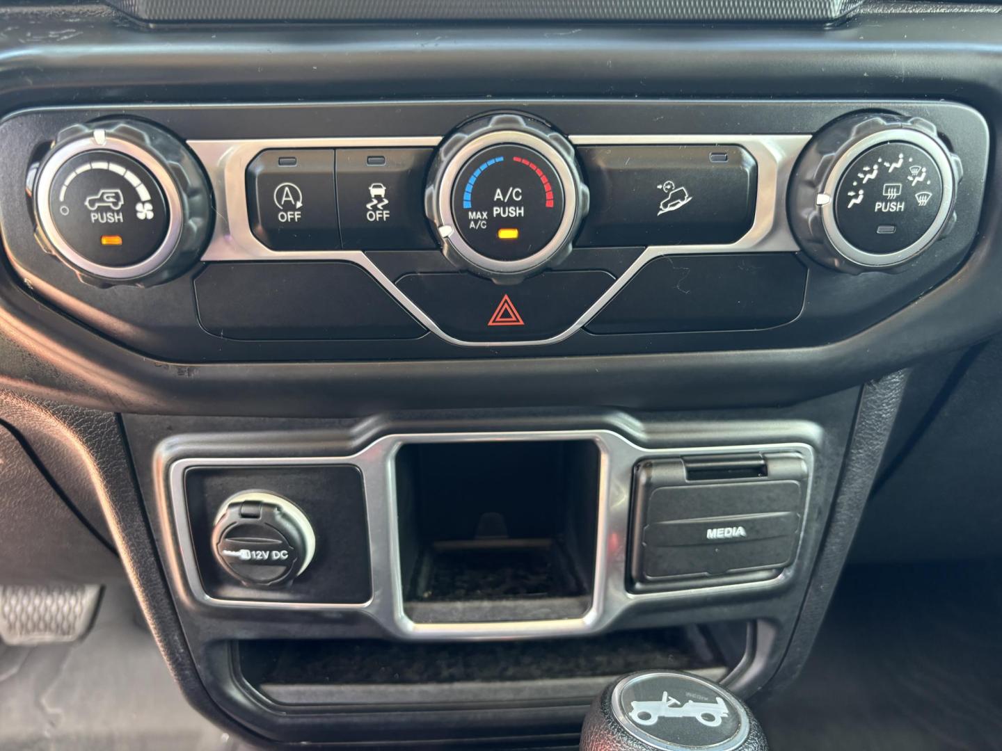 2018 ORANGE /charcoal Jeep Wrangler Unlimited Sport (1C4HJXDN1JW) with an 2.0L L4 DOHC 16V TURBO engine, 6A transmission, located at 11170 Summerlin Square Dr., Fort Myers Beach, FL, 33931, (239) 999-7777, 26.493546, -81.941628 - We have financing available and we accept trades! Fill out a credit application on our website or come by today! If you have any questions, give us a call at (239) 999 - 7777 or visit our website at firstautocredit.com. 11170 Summerlin Square Dr, Fort Myers Beach, FL 33931 No Damage No Acci - Photo#25