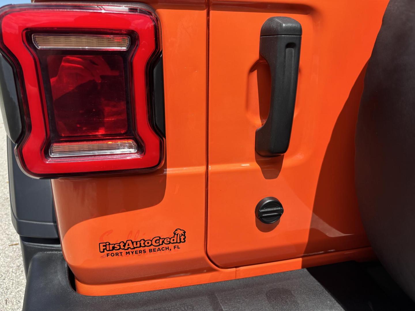 2018 ORANGE /charcoal Jeep Wrangler Unlimited Sport (1C4HJXDN1JW) with an 2.0L L4 DOHC 16V TURBO engine, 6A transmission, located at 11170 Summerlin Square Dr., Fort Myers Beach, FL, 33931, (239) 999-7777, 26.493546, -81.941628 - We have financing available and we accept trades! Fill out a credit application on our website or come by today! If you have any questions, give us a call at (239) 999 - 7777 or visit our website at firstautocredit.com. 11170 Summerlin Square Dr, Fort Myers Beach, FL 33931 No Damage No Acci - Photo#62