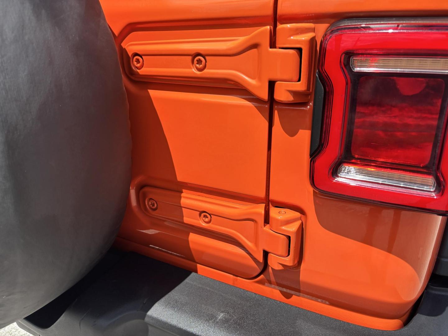 2018 ORANGE /charcoal Jeep Wrangler Unlimited Sport (1C4HJXDN1JW) with an 2.0L L4 DOHC 16V TURBO engine, 6A transmission, located at 11170 Summerlin Square Dr., Fort Myers Beach, FL, 33931, (239) 999-7777, 26.493546, -81.941628 - We have financing available and we accept trades! Fill out a credit application on our website or come by today! If you have any questions, give us a call at (239) 999 - 7777 or visit our website at firstautocredit.com. 11170 Summerlin Square Dr, Fort Myers Beach, FL 33931 No Damage No Acci - Photo#61