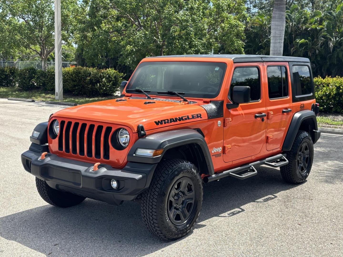 2018 ORANGE /charcoal Jeep Wrangler Unlimited Sport (1C4HJXDN1JW) with an 2.0L L4 DOHC 16V TURBO engine, 6A transmission, located at 11170 Summerlin Square Dr., Fort Myers Beach, FL, 33931, (239) 999-7777, 26.493546, -81.941628 - We have financing available and we accept trades! Fill out a credit application on our website or come by today! If you have any questions, give us a call at (239) 999 - 7777 or visit our website at firstautocredit.com. 11170 Summerlin Square Dr, Fort Myers Beach, FL 33931 No Damage No Acci - Photo#0