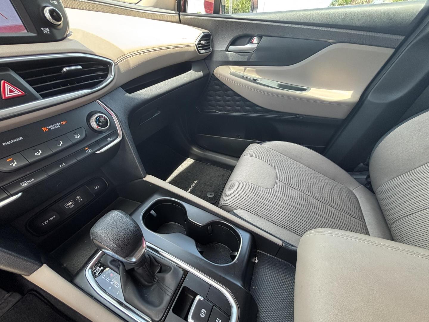 2019 RED Hyundai Santa Fe SE 2.4 (5NMS23AD9KH) with an 2.4L L4 DOHC 16V engine, 8A transmission, located at 11170 Summerlin Square Dr., Fort Myers Beach, FL, 33931, (239) 999-7777, 26.493546, -81.941628 - Photo#10