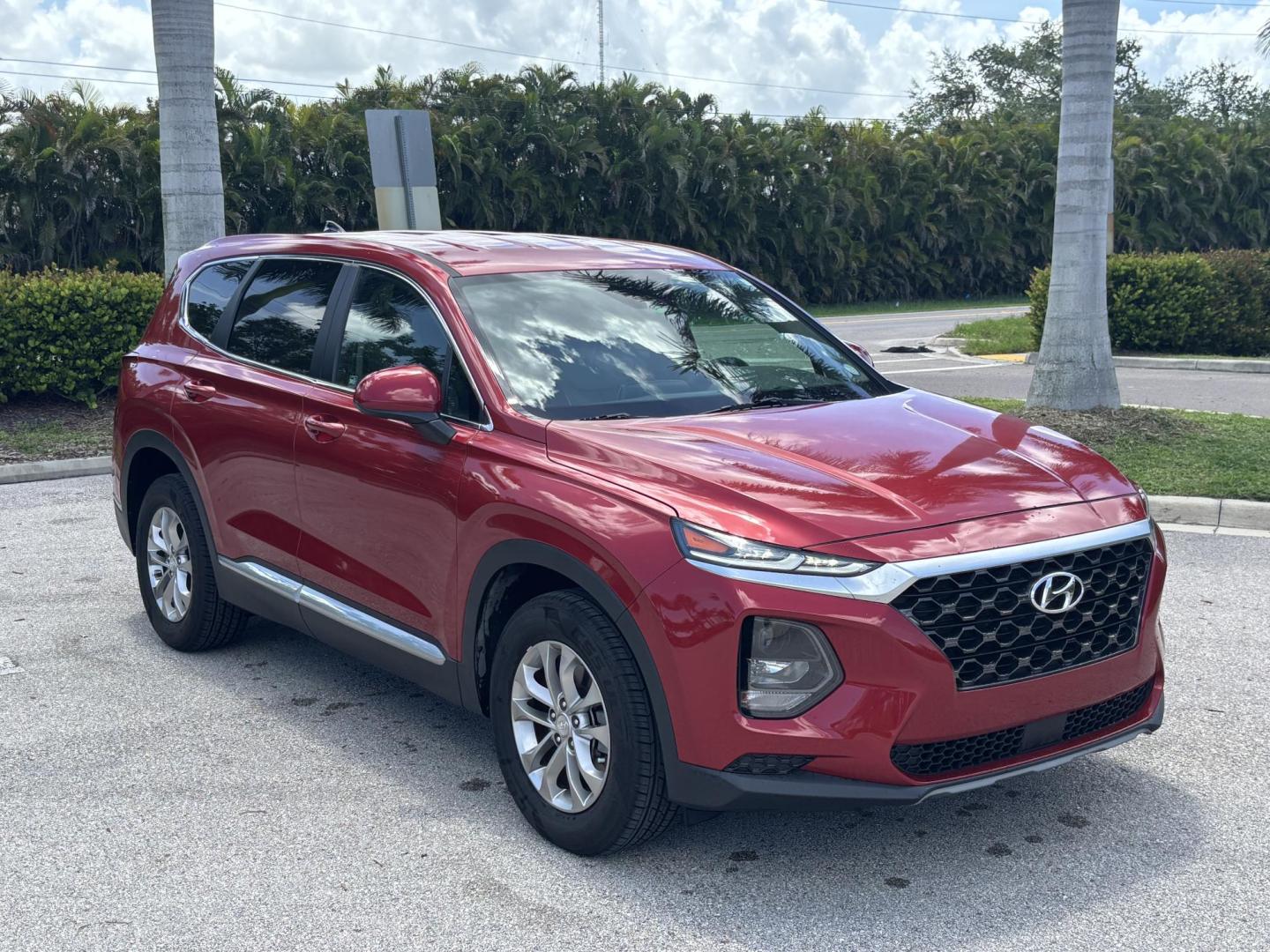 2019 RED Hyundai Santa Fe SE 2.4 (5NMS23AD9KH) with an 2.4L L4 DOHC 16V engine, 8A transmission, located at 11170 Summerlin Square Dr., Fort Myers Beach, FL, 33931, (239) 999-7777, 26.493546, -81.941628 - Photo#2