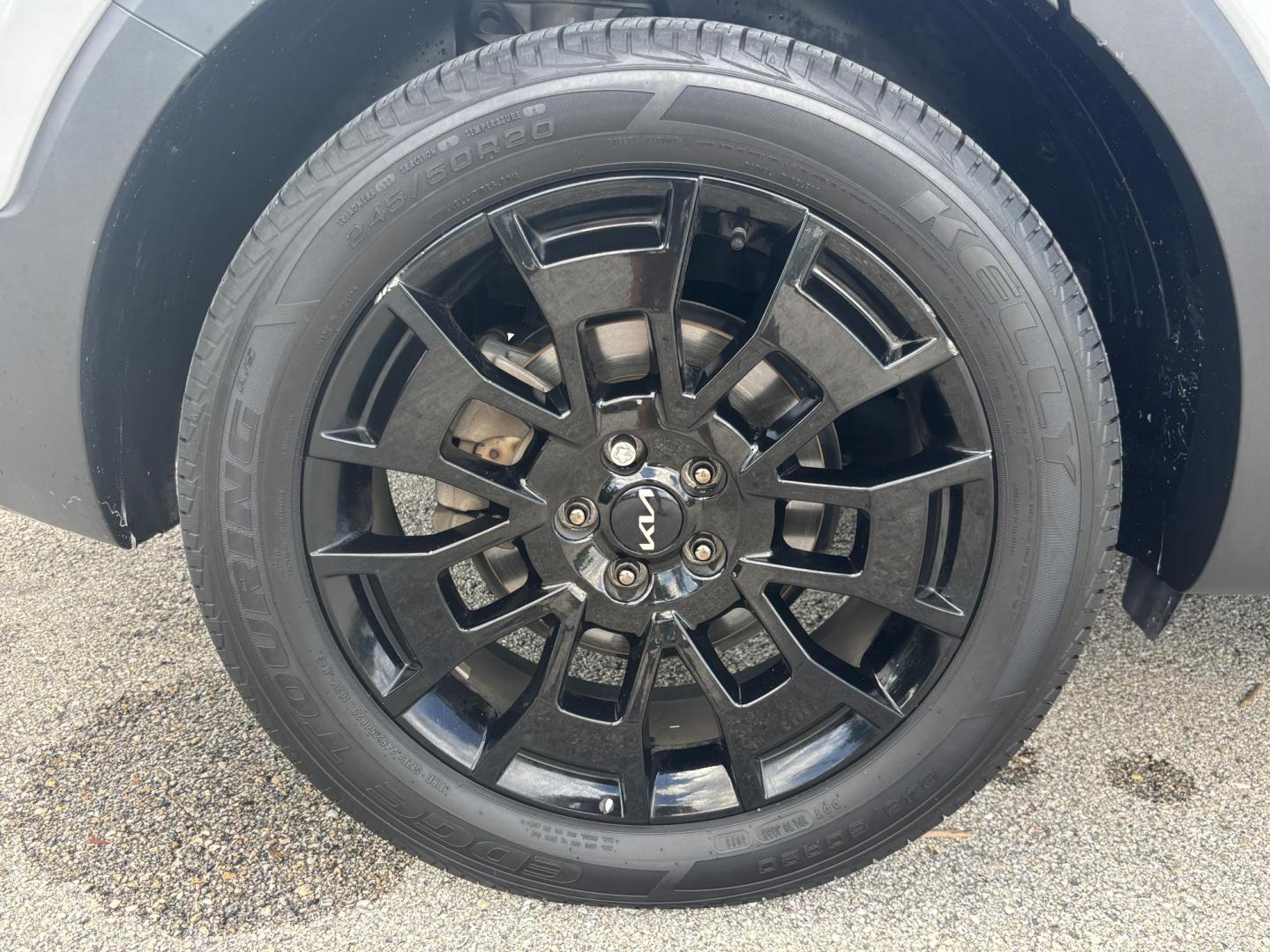 2022 GRAY /BLACK Kia Telluride EX AWD (5XYP3DHC5NG) with an 3.8L V6 DOHC 24V engine, 8A transmission, located at 11170 Summerlin Square Dr., Fort Myers Beach, FL, 33931, (239) 999-7777, 26.493546, -81.941628 - Carfax 1 Owner We have financing available and we accept trades! Fill out a credit application on our website or come by today! If you have any questions, give us a call at (239) 999 - 7777 or visit our website at firstautocredit.com. 11170 Summerlin Square Dr, Fort Myers Beach, FL 33931 - Photo#43