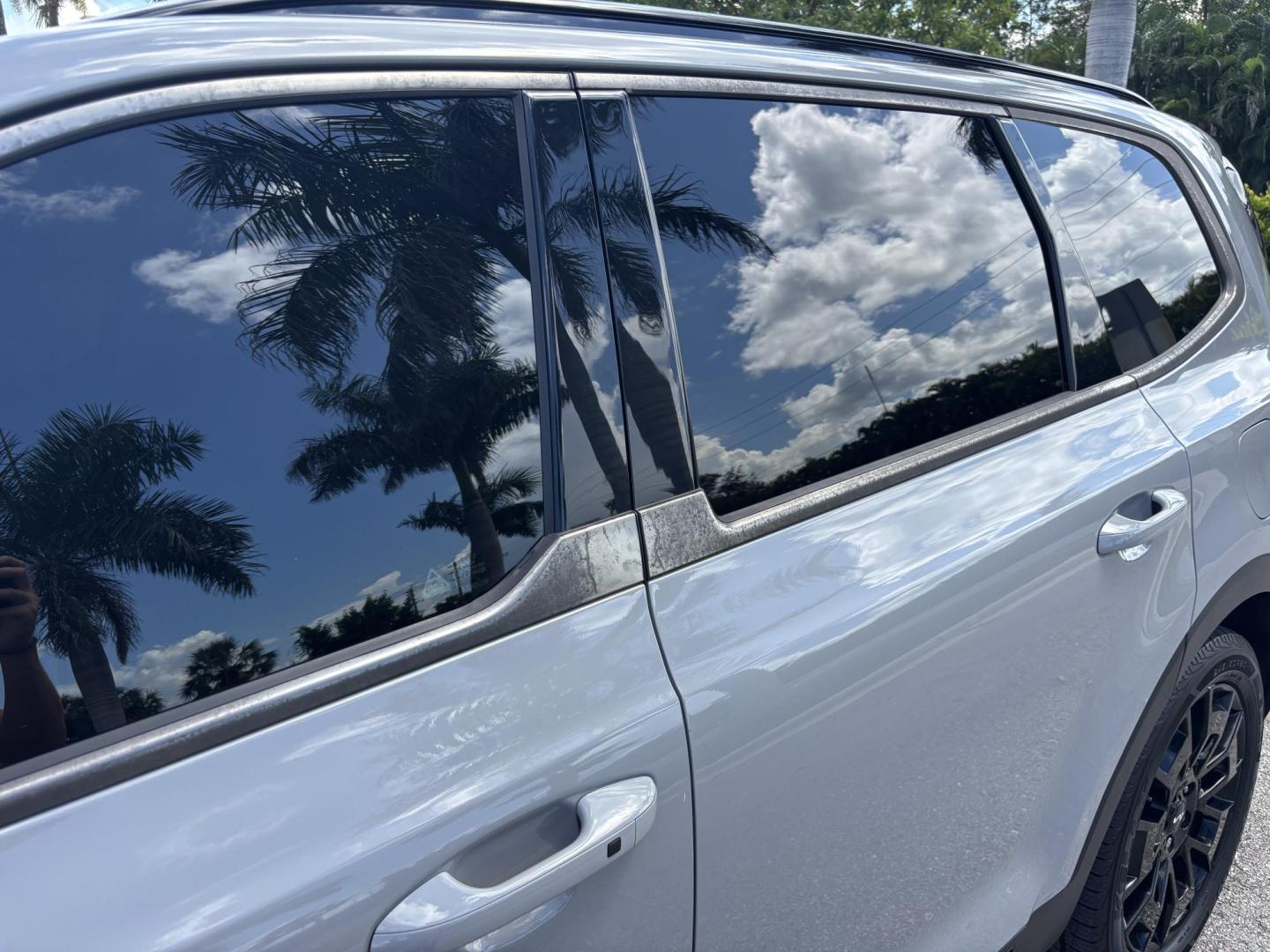 2022 GRAY /BLACK Kia Telluride EX AWD (5XYP3DHC5NG) with an 3.8L V6 DOHC 24V engine, 8A transmission, located at 11170 Summerlin Square Dr., Fort Myers Beach, FL, 33931, (239) 999-7777, 26.493546, -81.941628 - Carfax 1 Owner We have financing available and we accept trades! Fill out a credit application on our website or come by today! If you have any questions, give us a call at (239) 999 - 7777 or visit our website at firstautocredit.com. 11170 Summerlin Square Dr, Fort Myers Beach, FL 33931 - Photo#49
