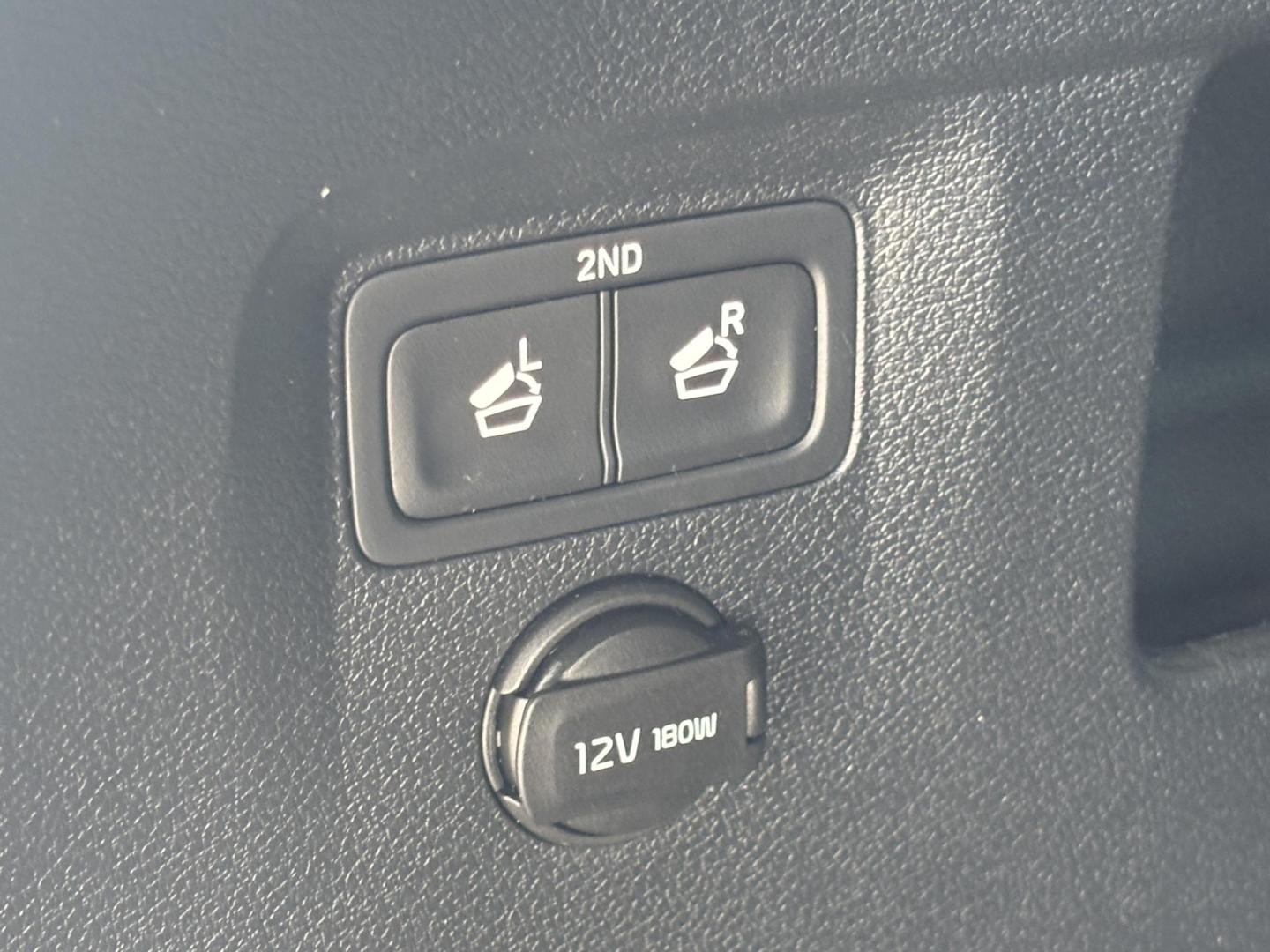 2022 GRAY /BLACK Kia Telluride EX AWD (5XYP3DHC5NG) with an 3.8L V6 DOHC 24V engine, 8A transmission, located at 11170 Summerlin Square Dr., Fort Myers Beach, FL, 33931, (239) 999-7777, 26.493546, -81.941628 - Carfax 1 Owner We have financing available and we accept trades! Fill out a credit application on our website or come by today! If you have any questions, give us a call at (239) 999 - 7777 or visit our website at firstautocredit.com. 11170 Summerlin Square Dr, Fort Myers Beach, FL 33931 - Photo#30