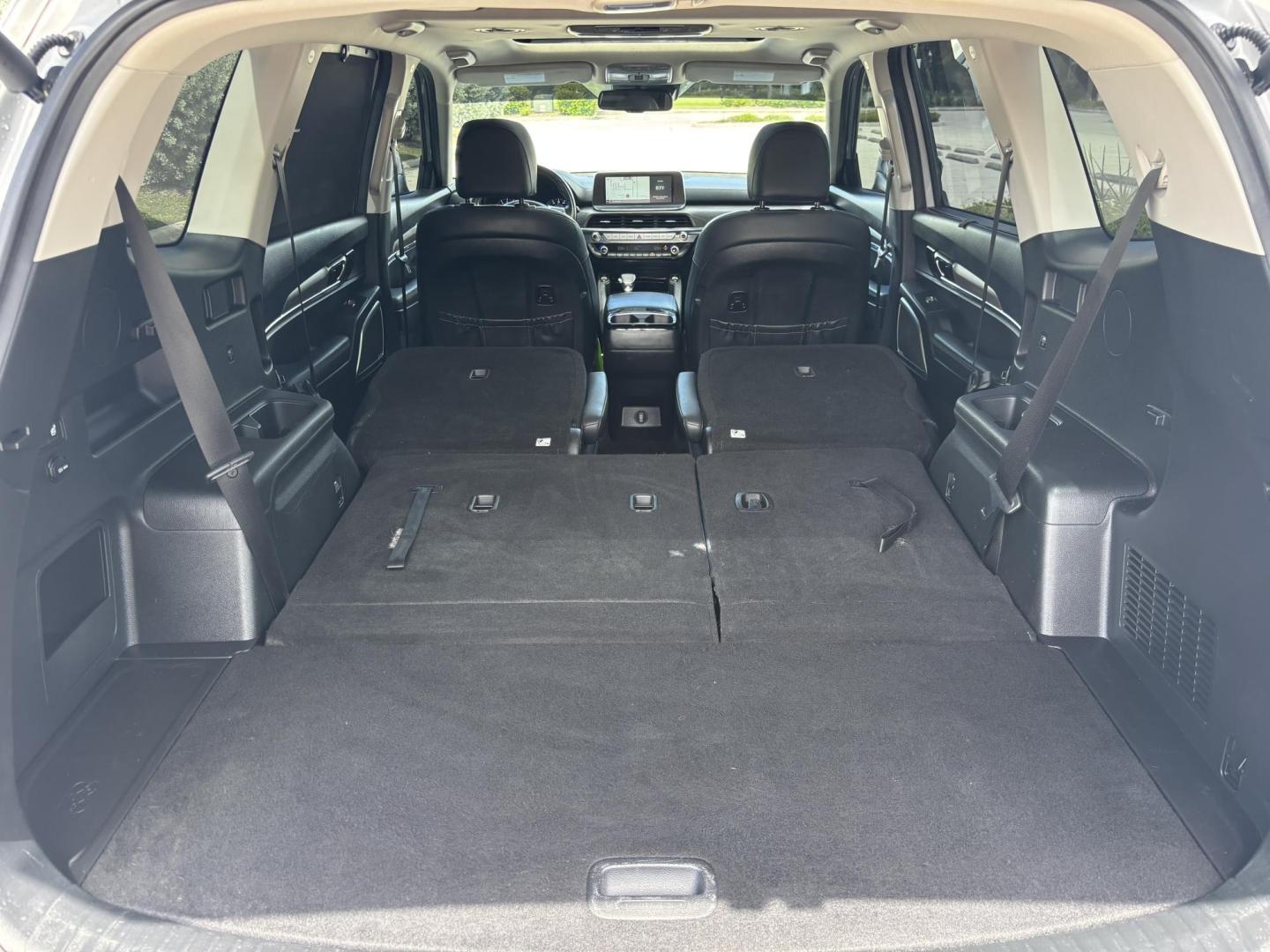 2022 GRAY /BLACK Kia Telluride EX AWD (5XYP3DHC5NG) with an 3.8L V6 DOHC 24V engine, 8A transmission, located at 11170 Summerlin Square Dr., Fort Myers Beach, FL, 33931, (239) 999-7777, 26.493546, -81.941628 - Carfax 1 Owner We have financing available and we accept trades! Fill out a credit application on our website or come by today! If you have any questions, give us a call at (239) 999 - 7777 or visit our website at firstautocredit.com. 11170 Summerlin Square Dr, Fort Myers Beach, FL 33931 - Photo#27