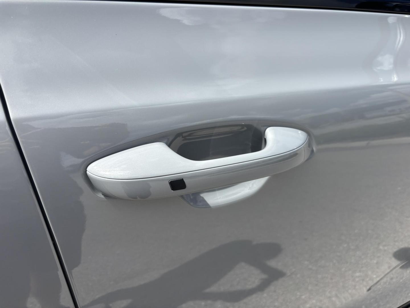 2022 GRAY /BLACK Kia Telluride EX AWD (5XYP3DHC5NG) with an 3.8L V6 DOHC 24V engine, 8A transmission, located at 11170 Summerlin Square Dr., Fort Myers Beach, FL, 33931, (239) 999-7777, 26.493546, -81.941628 - Carfax 1 Owner We have financing available and we accept trades! Fill out a credit application on our website or come by today! If you have any questions, give us a call at (239) 999 - 7777 or visit our website at firstautocredit.com. 11170 Summerlin Square Dr, Fort Myers Beach, FL 33931 - Photo#42