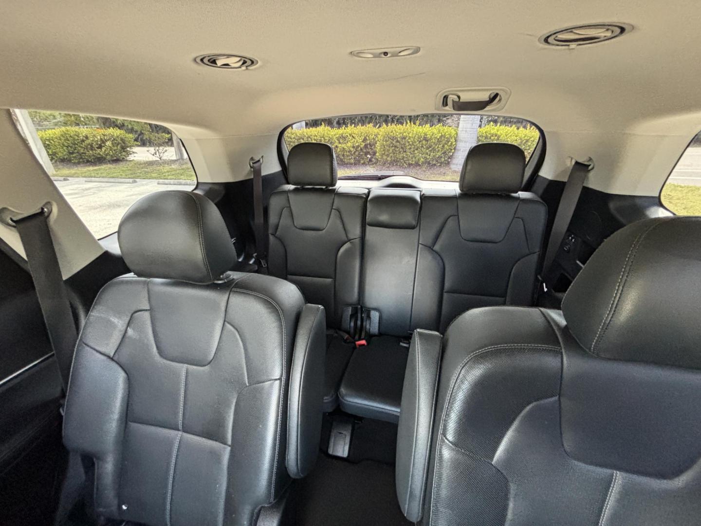 2022 GRAY /BLACK Kia Telluride EX AWD (5XYP3DHC5NG) with an 3.8L V6 DOHC 24V engine, 8A transmission, located at 11170 Summerlin Square Dr., Fort Myers Beach, FL, 33931, (239) 999-7777, 26.493546, -81.941628 - Carfax 1 Owner We have financing available and we accept trades! Fill out a credit application on our website or come by today! If you have any questions, give us a call at (239) 999 - 7777 or visit our website at firstautocredit.com. 11170 Summerlin Square Dr, Fort Myers Beach, FL 33931 - Photo#24