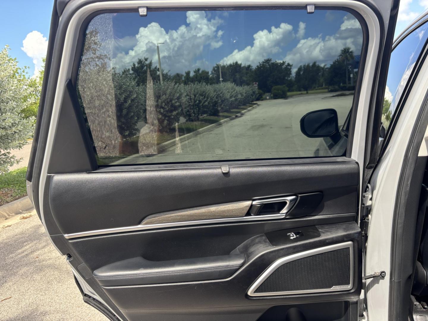 2022 GRAY /BLACK Kia Telluride EX AWD (5XYP3DHC5NG) with an 3.8L V6 DOHC 24V engine, 8A transmission, located at 11170 Summerlin Square Dr., Fort Myers Beach, FL, 33931, (239) 999-7777, 26.493546, -81.941628 - Carfax 1 Owner We have financing available and we accept trades! Fill out a credit application on our website or come by today! If you have any questions, give us a call at (239) 999 - 7777 or visit our website at firstautocredit.com. 11170 Summerlin Square Dr, Fort Myers Beach, FL 33931 - Photo#33