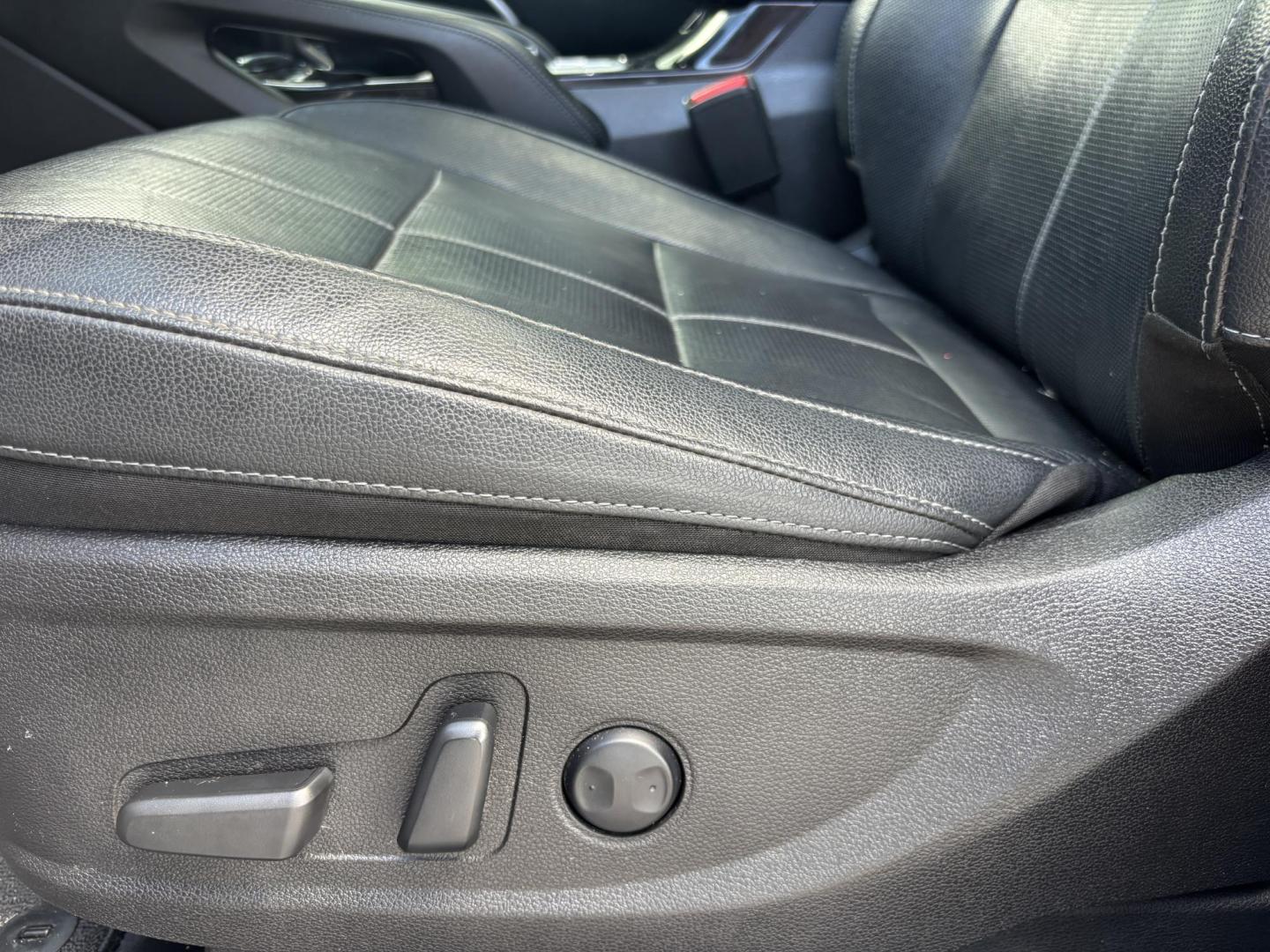 2022 GRAY /BLACK Kia Telluride EX AWD (5XYP3DHC5NG) with an 3.8L V6 DOHC 24V engine, 8A transmission, located at 11170 Summerlin Square Dr., Fort Myers Beach, FL, 33931, (239) 999-7777, 26.493546, -81.941628 - Carfax 1 Owner We have financing available and we accept trades! Fill out a credit application on our website or come by today! If you have any questions, give us a call at (239) 999 - 7777 or visit our website at firstautocredit.com. 11170 Summerlin Square Dr, Fort Myers Beach, FL 33931 - Photo#12