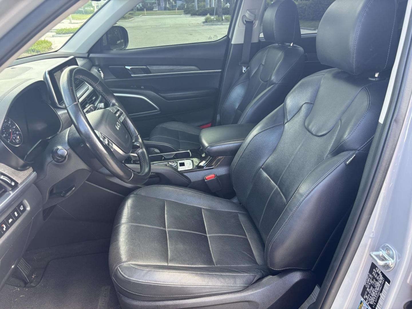 2022 GRAY /BLACK Kia Telluride EX AWD (5XYP3DHC5NG) with an 3.8L V6 DOHC 24V engine, 8A transmission, located at 11170 Summerlin Square Dr., Fort Myers Beach, FL, 33931, (239) 999-7777, 26.493546, -81.941628 - Carfax 1 Owner We have financing available and we accept trades! Fill out a credit application on our website or come by today! If you have any questions, give us a call at (239) 999 - 7777 or visit our website at firstautocredit.com. 11170 Summerlin Square Dr, Fort Myers Beach, FL 33931 - Photo#11