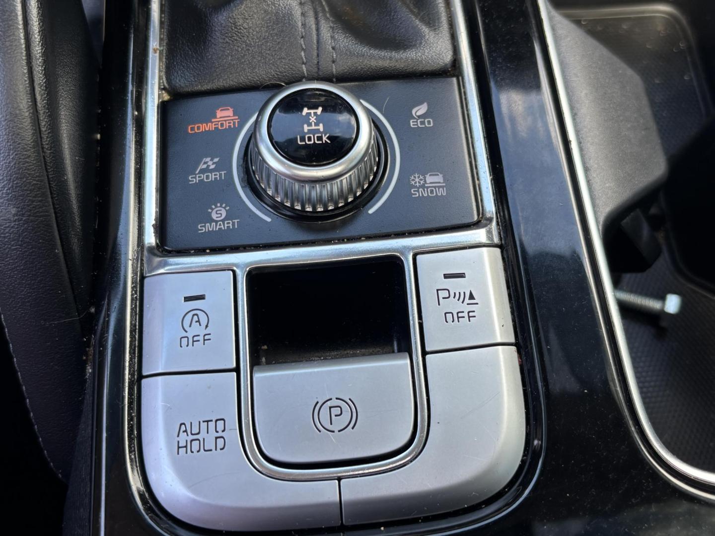 2022 GRAY /BLACK Kia Telluride EX AWD (5XYP3DHC5NG) with an 3.8L V6 DOHC 24V engine, 8A transmission, located at 11170 Summerlin Square Dr., Fort Myers Beach, FL, 33931, (239) 999-7777, 26.493546, -81.941628 - Carfax 1 Owner We have financing available and we accept trades! Fill out a credit application on our website or come by today! If you have any questions, give us a call at (239) 999 - 7777 or visit our website at firstautocredit.com. 11170 Summerlin Square Dr, Fort Myers Beach, FL 33931 - Photo#19