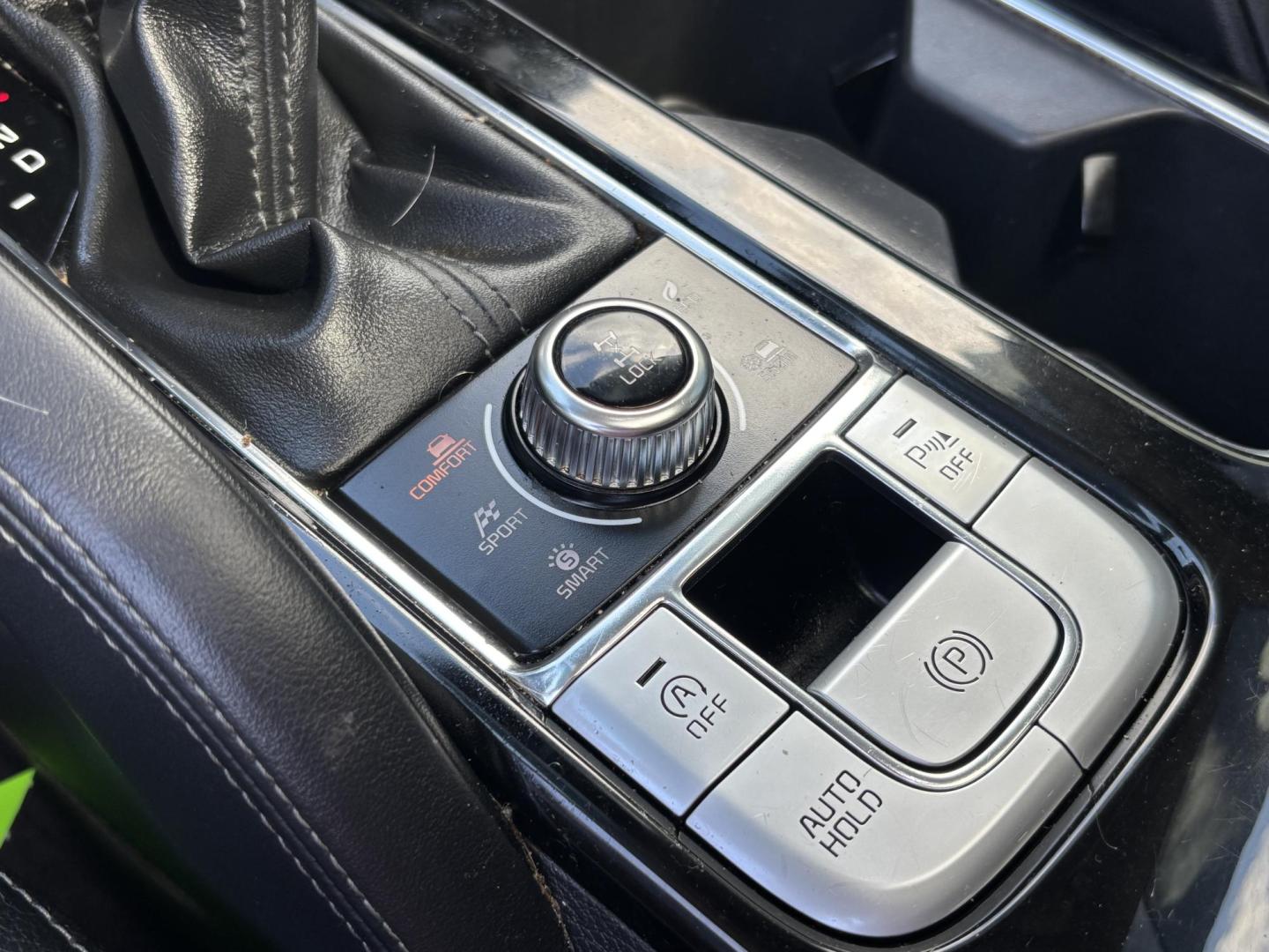 2022 GRAY /BLACK Kia Telluride EX AWD (5XYP3DHC5NG) with an 3.8L V6 DOHC 24V engine, 8A transmission, located at 11170 Summerlin Square Dr., Fort Myers Beach, FL, 33931, (239) 999-7777, 26.493546, -81.941628 - Carfax 1 Owner We have financing available and we accept trades! Fill out a credit application on our website or come by today! If you have any questions, give us a call at (239) 999 - 7777 or visit our website at firstautocredit.com. 11170 Summerlin Square Dr, Fort Myers Beach, FL 33931 - Photo#18