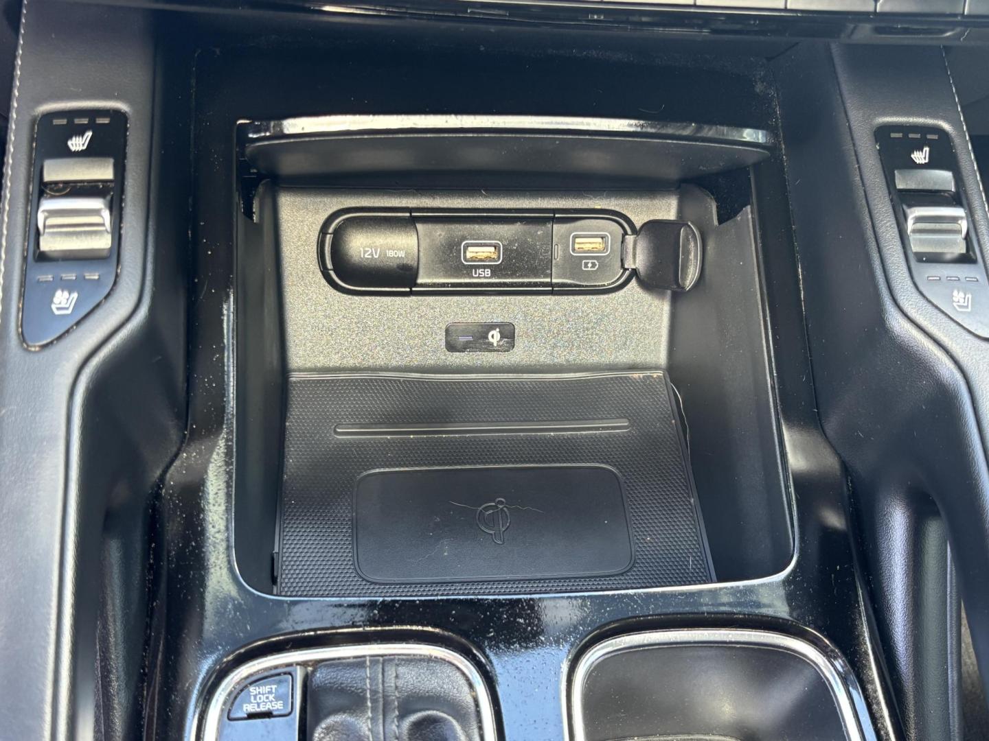 2022 GRAY /BLACK Kia Telluride EX AWD (5XYP3DHC5NG) with an 3.8L V6 DOHC 24V engine, 8A transmission, located at 11170 Summerlin Square Dr., Fort Myers Beach, FL, 33931, (239) 999-7777, 26.493546, -81.941628 - Carfax 1 Owner We have financing available and we accept trades! Fill out a credit application on our website or come by today! If you have any questions, give us a call at (239) 999 - 7777 or visit our website at firstautocredit.com. 11170 Summerlin Square Dr, Fort Myers Beach, FL 33931 - Photo#20