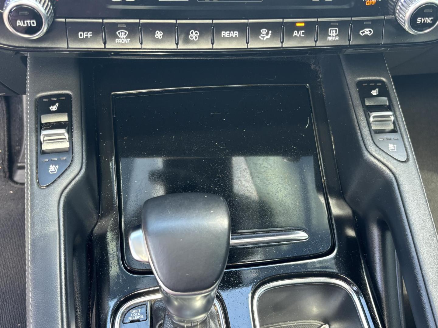 2022 GRAY /BLACK Kia Telluride EX AWD (5XYP3DHC5NG) with an 3.8L V6 DOHC 24V engine, 8A transmission, located at 11170 Summerlin Square Dr., Fort Myers Beach, FL, 33931, (239) 999-7777, 26.493546, -81.941628 - Carfax 1 Owner We have financing available and we accept trades! Fill out a credit application on our website or come by today! If you have any questions, give us a call at (239) 999 - 7777 or visit our website at firstautocredit.com. 11170 Summerlin Square Dr, Fort Myers Beach, FL 33931 - Photo#21