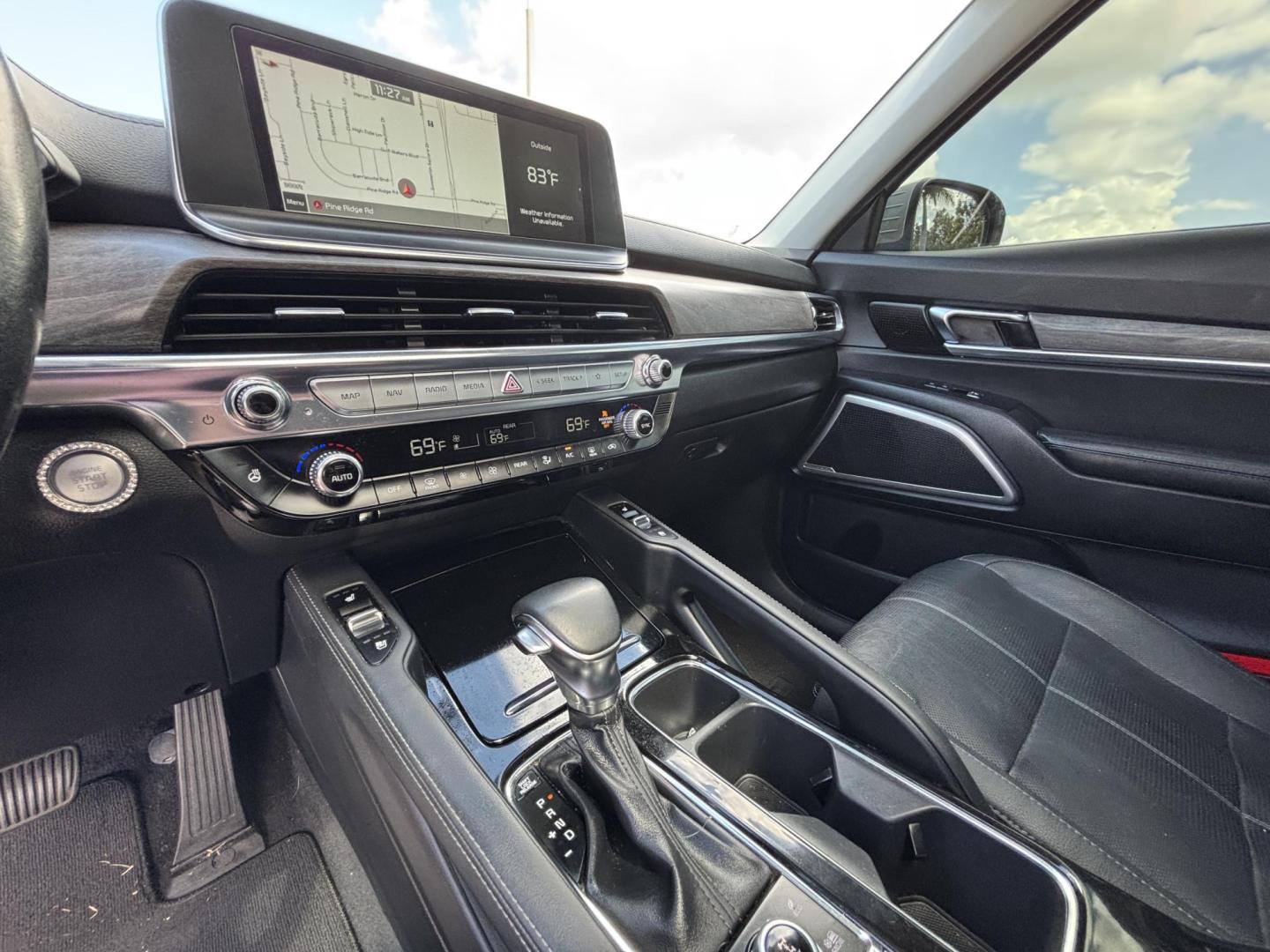 2022 GRAY /BLACK Kia Telluride EX AWD (5XYP3DHC5NG) with an 3.8L V6 DOHC 24V engine, 8A transmission, located at 11170 Summerlin Square Dr., Fort Myers Beach, FL, 33931, (239) 999-7777, 26.493546, -81.941628 - Carfax 1 Owner We have financing available and we accept trades! Fill out a credit application on our website or come by today! If you have any questions, give us a call at (239) 999 - 7777 or visit our website at firstautocredit.com. 11170 Summerlin Square Dr, Fort Myers Beach, FL 33931 - Photo#9