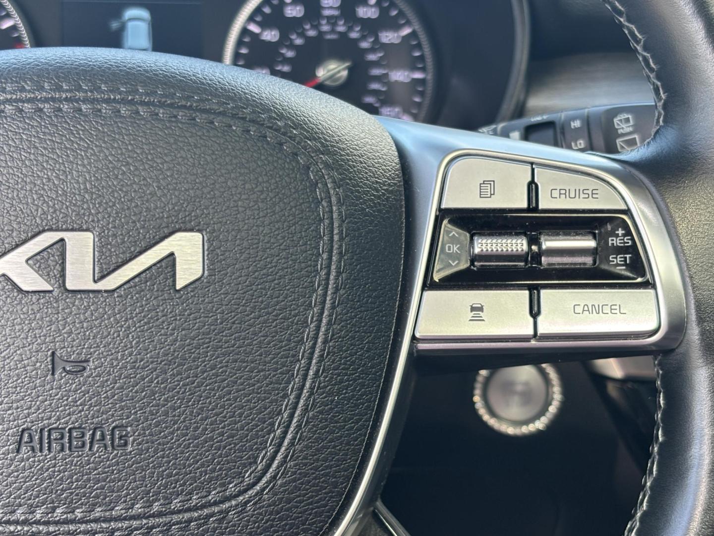 2022 GRAY /BLACK Kia Telluride EX AWD (5XYP3DHC5NG) with an 3.8L V6 DOHC 24V engine, 8A transmission, located at 11170 Summerlin Square Dr., Fort Myers Beach, FL, 33931, (239) 999-7777, 26.493546, -81.941628 - Carfax 1 Owner We have financing available and we accept trades! Fill out a credit application on our website or come by today! If you have any questions, give us a call at (239) 999 - 7777 or visit our website at firstautocredit.com. 11170 Summerlin Square Dr, Fort Myers Beach, FL 33931 - Photo#38