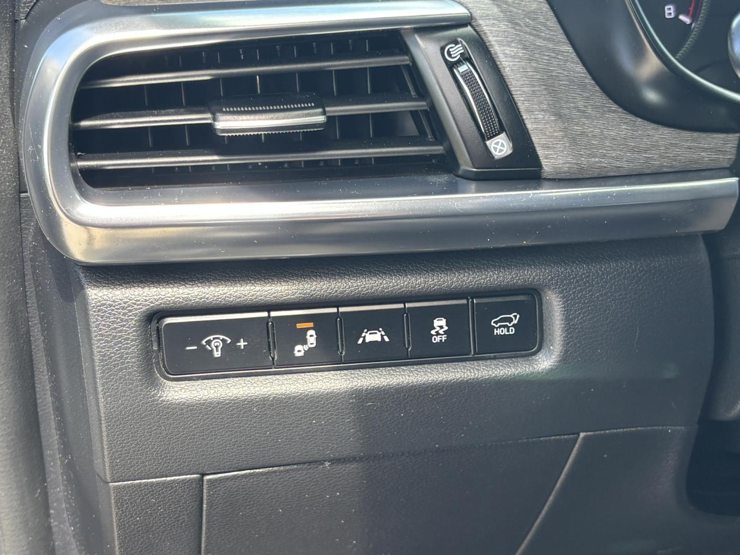 2022 GRAY /BLACK Kia Telluride EX AWD (5XYP3DHC5NG) with an 3.8L V6 DOHC 24V engine, 8A transmission, located at 11170 Summerlin Square Dr., Fort Myers Beach, FL, 33931, (239) 999-7777, 26.493546, -81.941628 - Carfax 1 Owner We have financing available and we accept trades! Fill out a credit application on our website or come by today! If you have any questions, give us a call at (239) 999 - 7777 or visit our website at firstautocredit.com. 11170 Summerlin Square Dr, Fort Myers Beach, FL 33931 - Photo#34